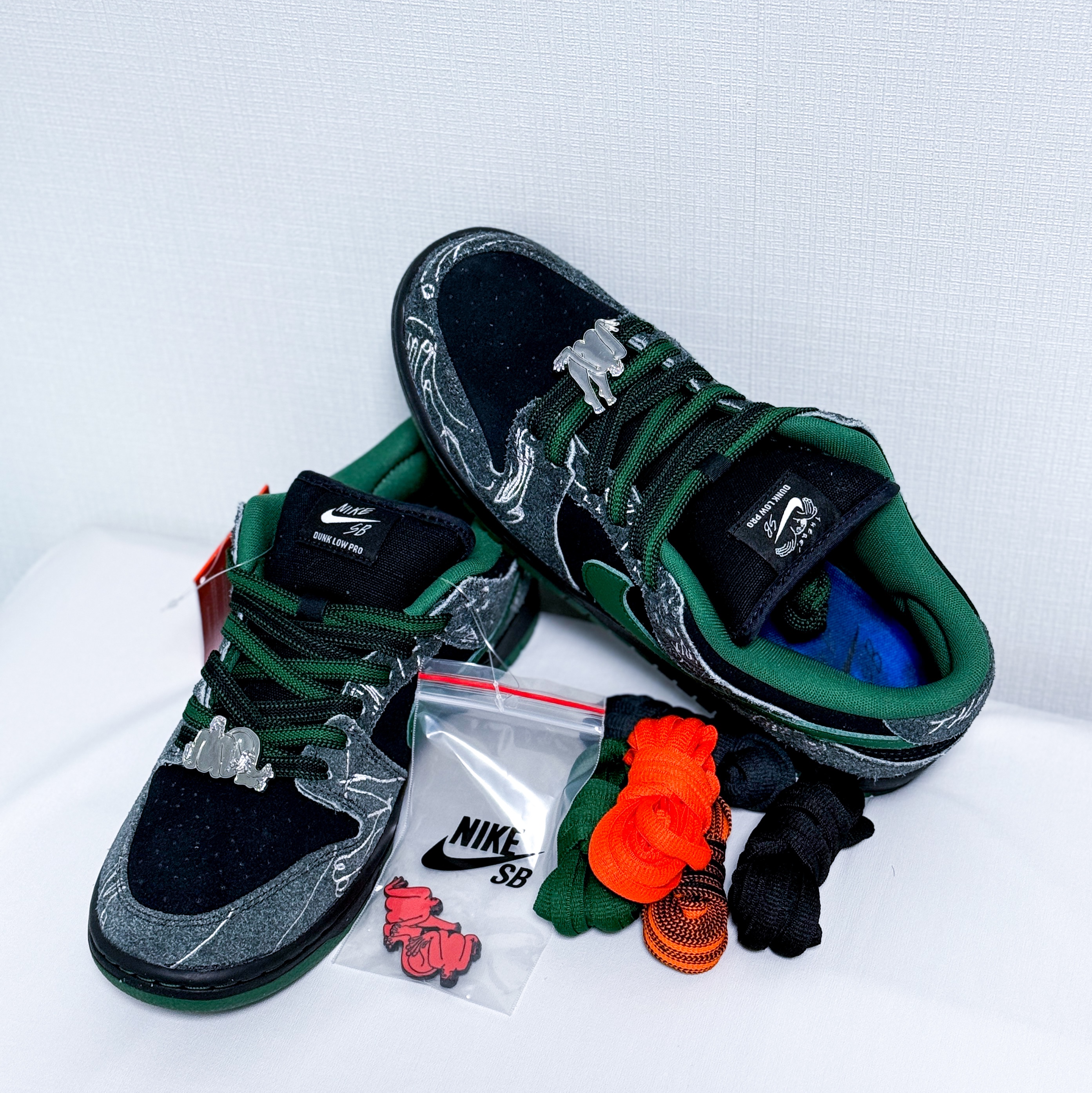 Nike x There SB Dunk Low Pro Anthracite and Gorge Green 착용 스타일