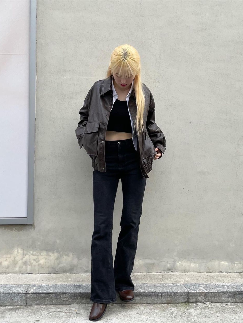 [예약 배송] Siyazu SIOT4079 Fake Leather Bomber Jacket Brown 착용 스타일 - 2