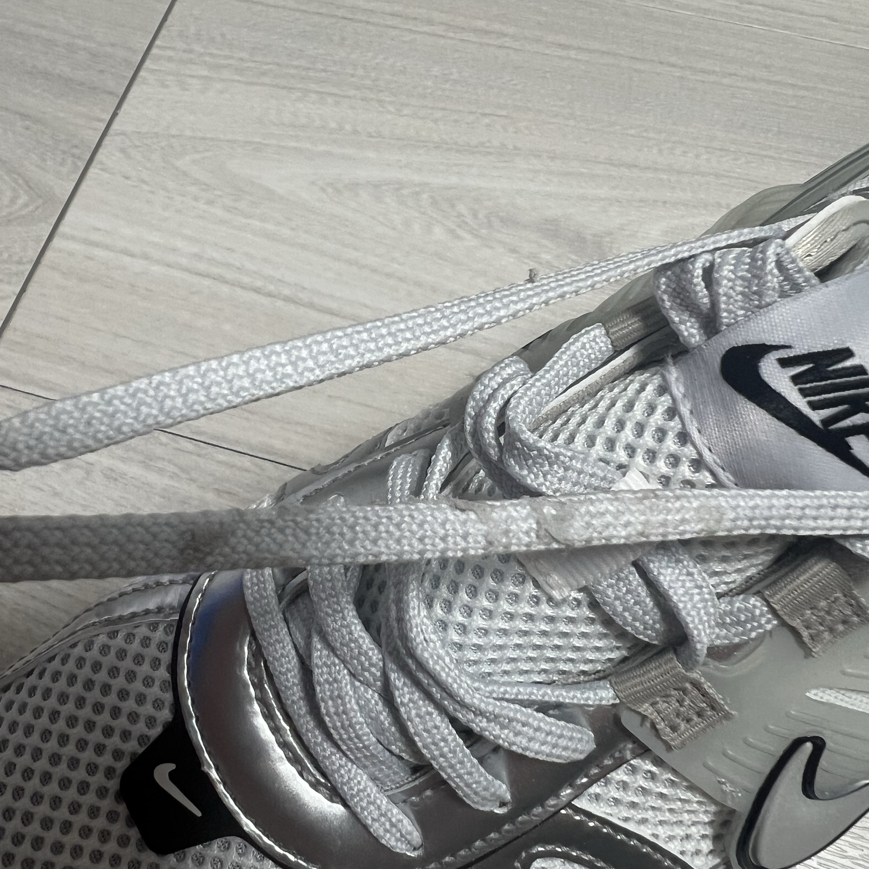 Nike V2K Run Summit White Metallic Silver 착용 스타일