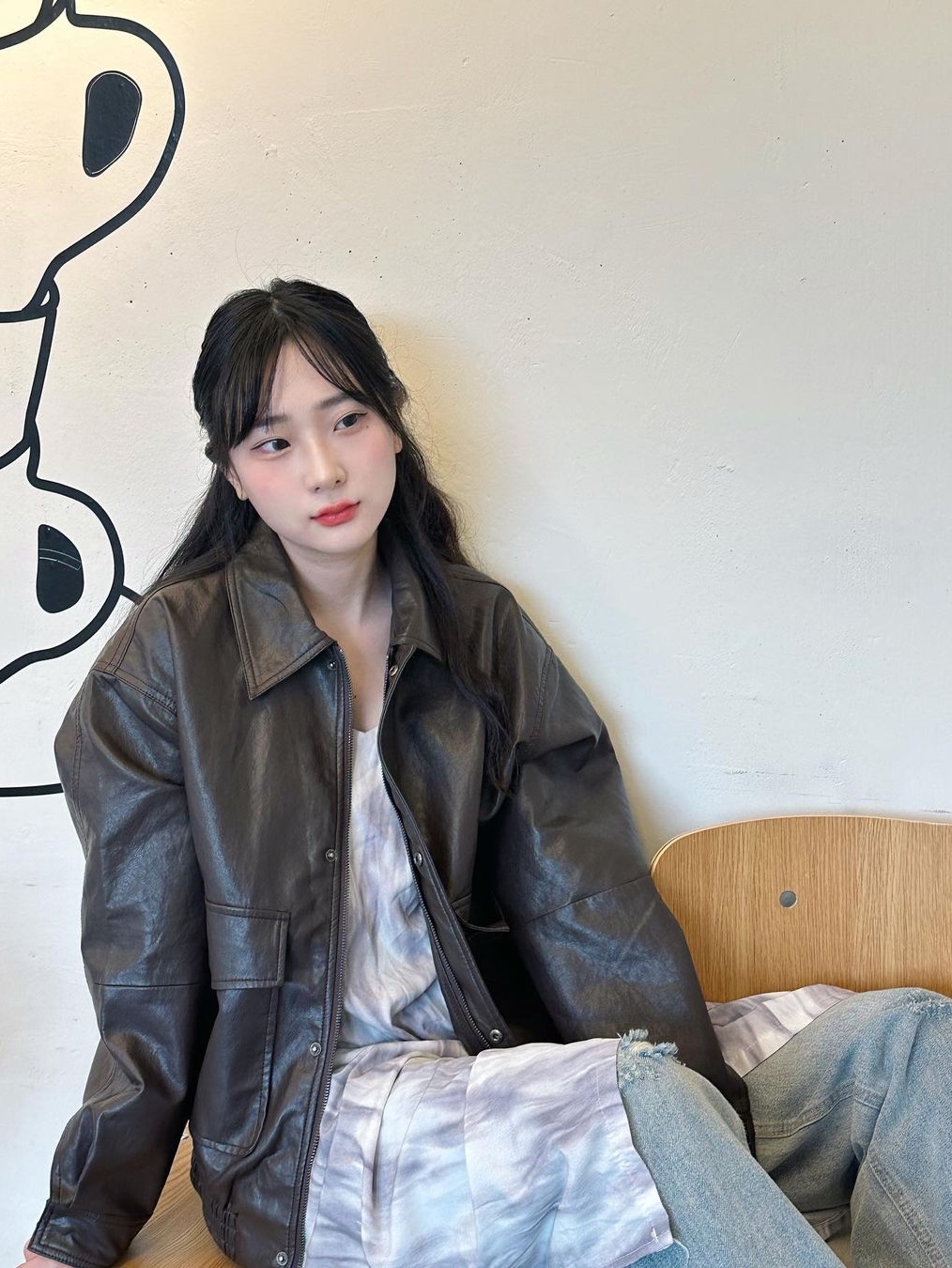 [예약 배송] Siyazu SIOT4079 Fake Leather Bomber Jacket Brown 착용 스타일 - 2