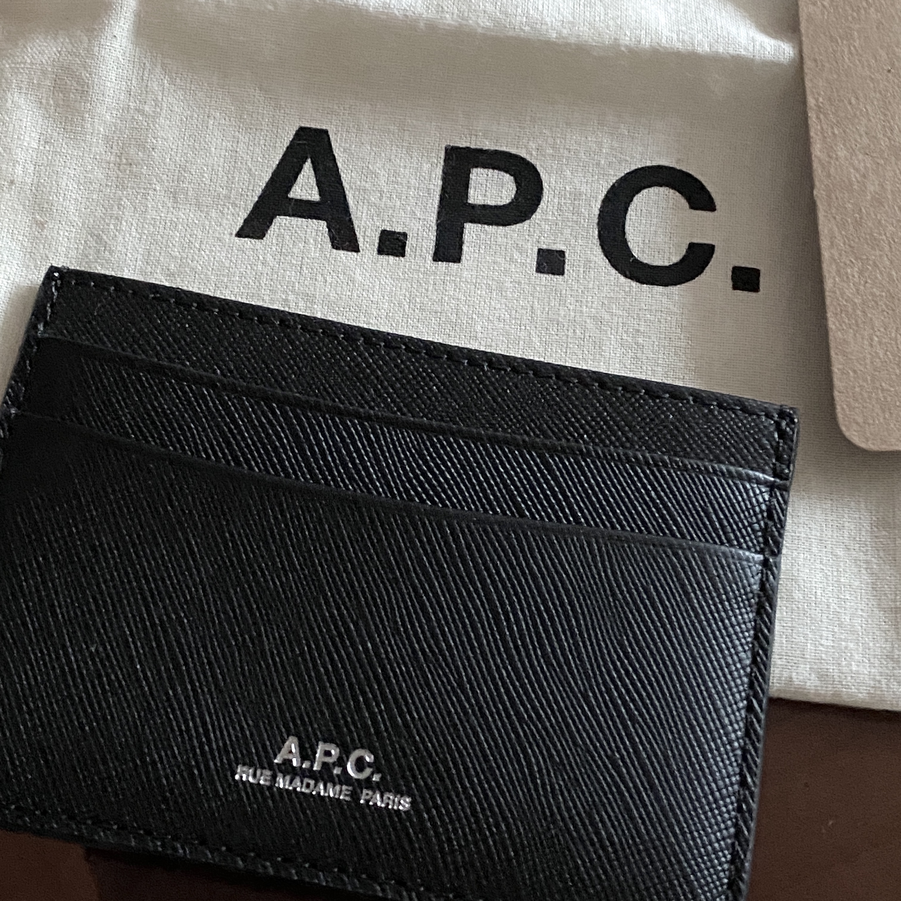 A.P.C. Andre Card Holder Black 착용 스타일