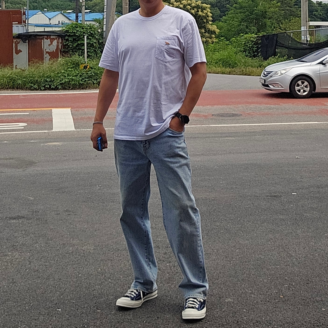 Maison Kitsune Profile Fox Patch Pocket T-Shirt White, Converse Chuck 70 Ox Black - Standard 착용 스타일 - 2