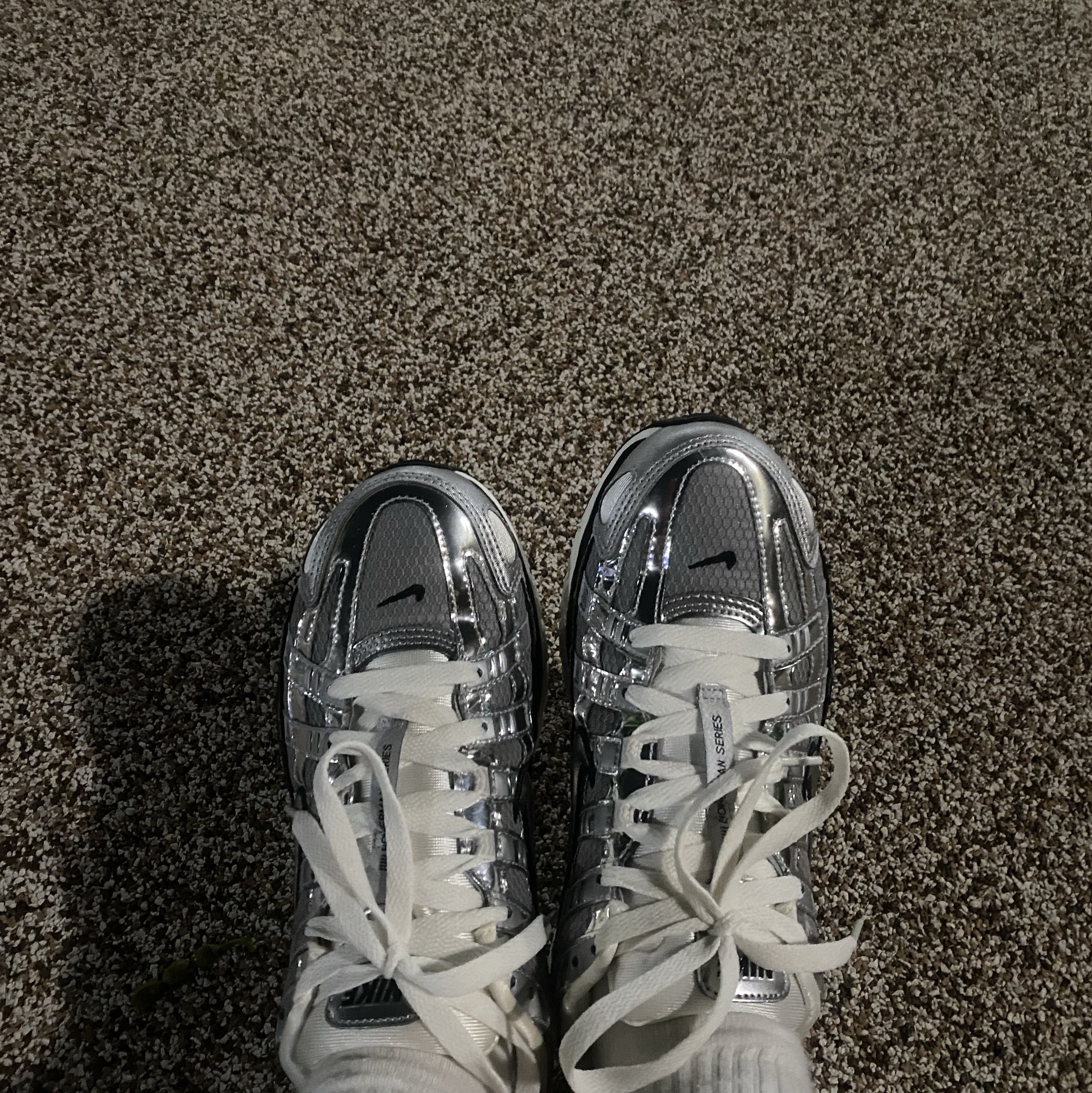 Nike P-6000 Metallic Silver 착용 스타일 - 2