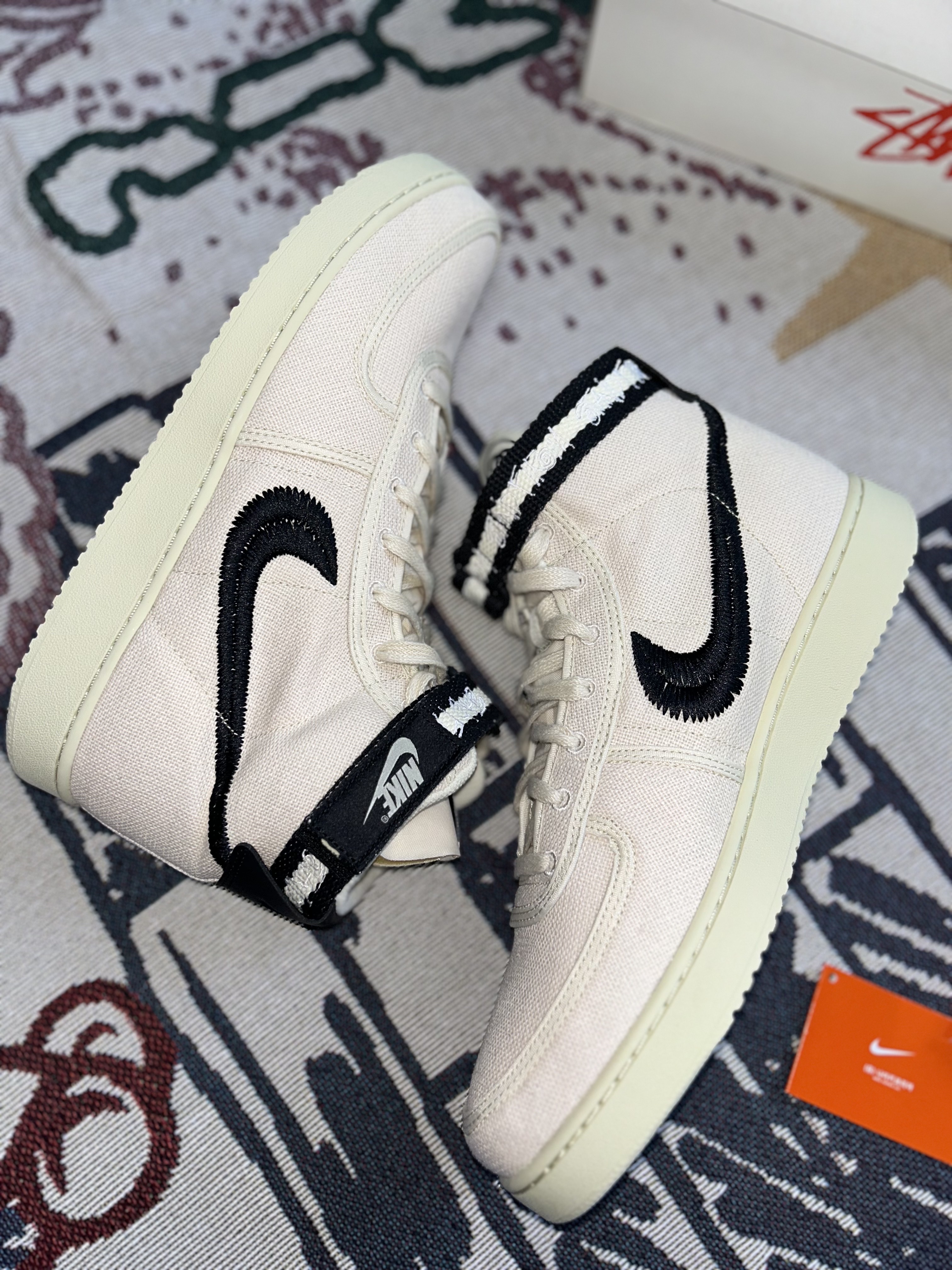 Nike x Stussy Vandal High Fossil 착용 스타일 - 4