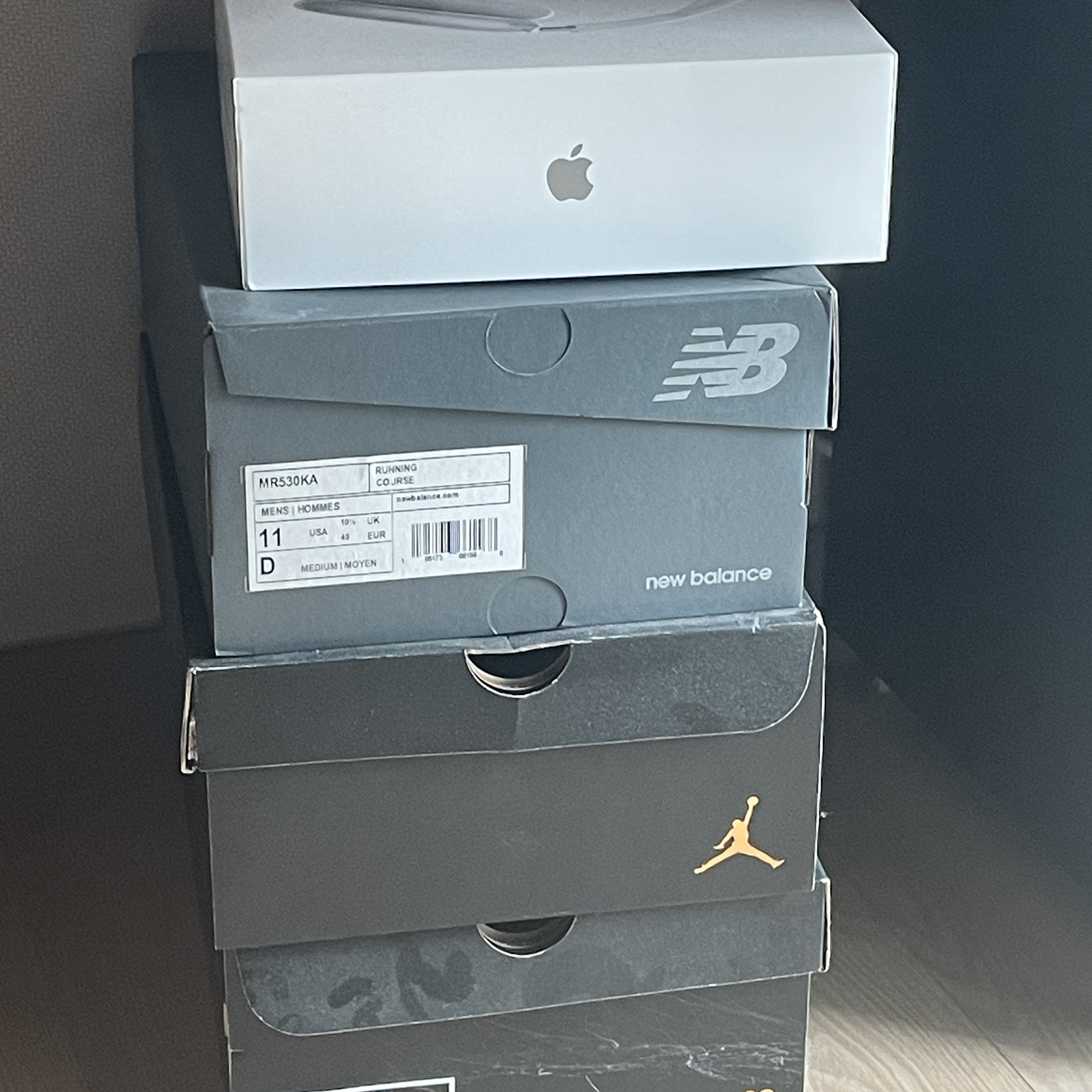 Apple AirPods Max Lightning Silver (Korean Ver.), New Balance 530 Steel Grey 착용 스타일