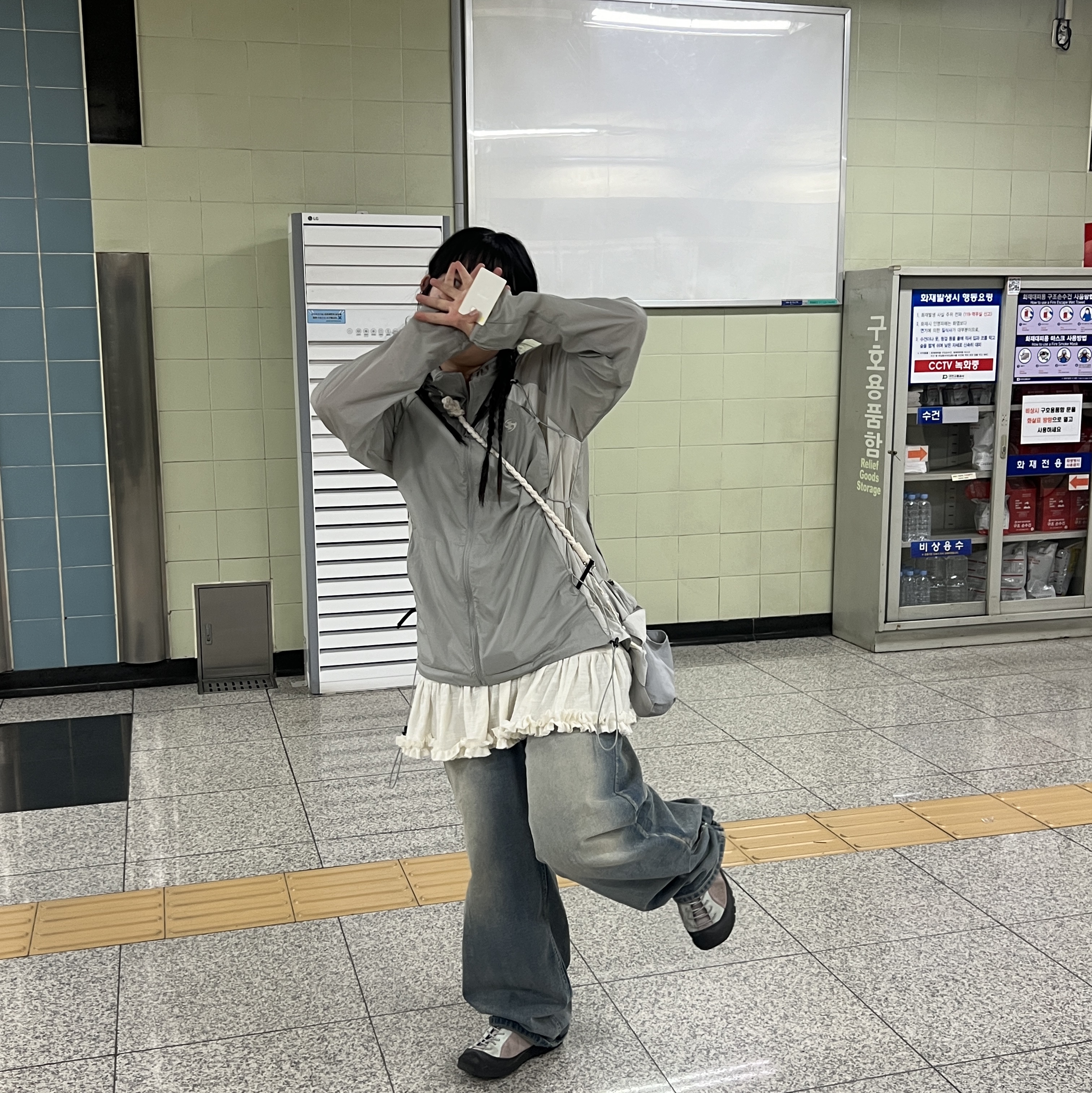 Sansan Gear Backpack Jacket Light Grey - 24SS 착용 스타일