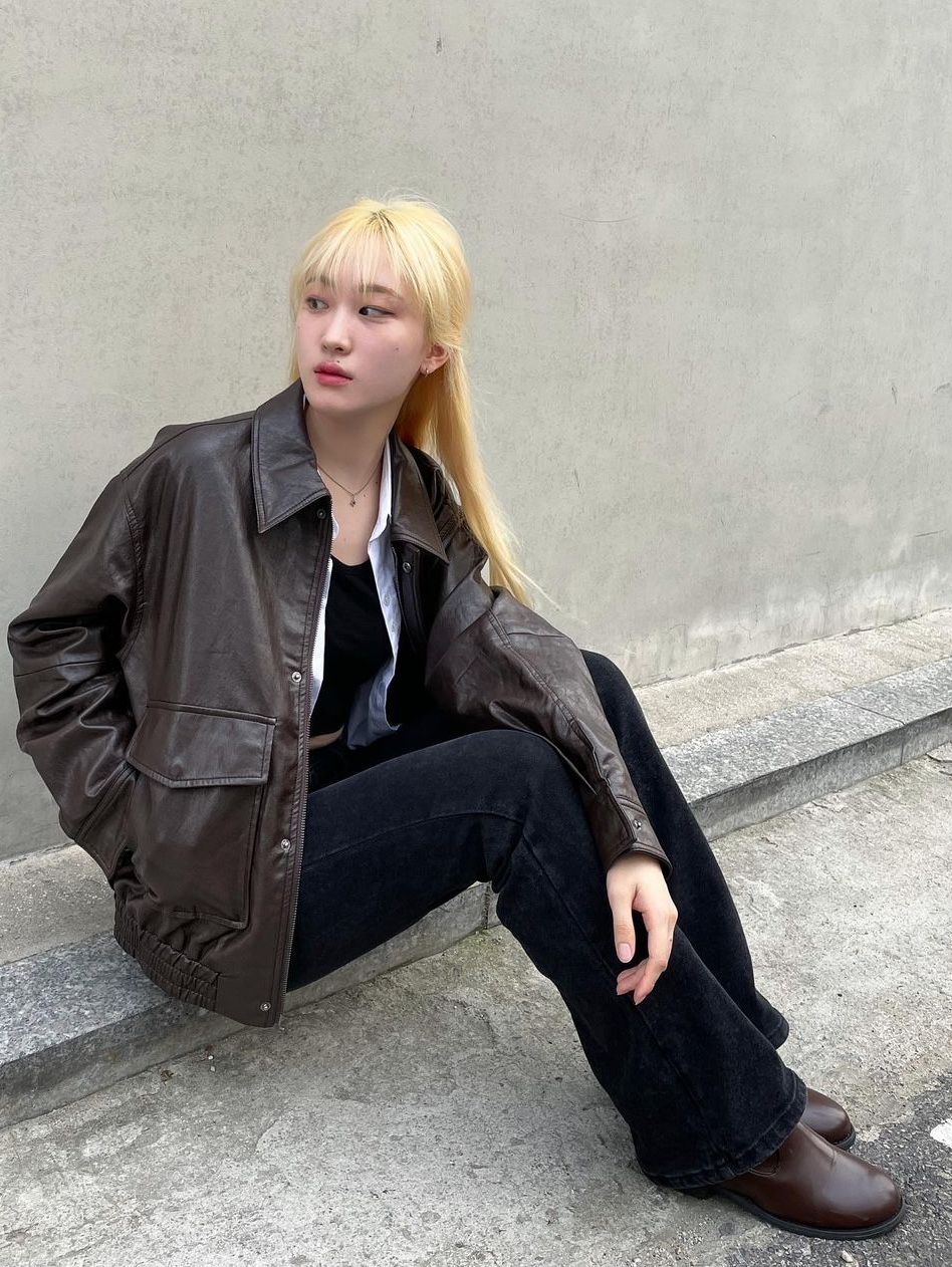 [예약 배송] Siyazu SIOT4079 Fake Leather Bomber Jacket Brown 착용 스타일 - 1