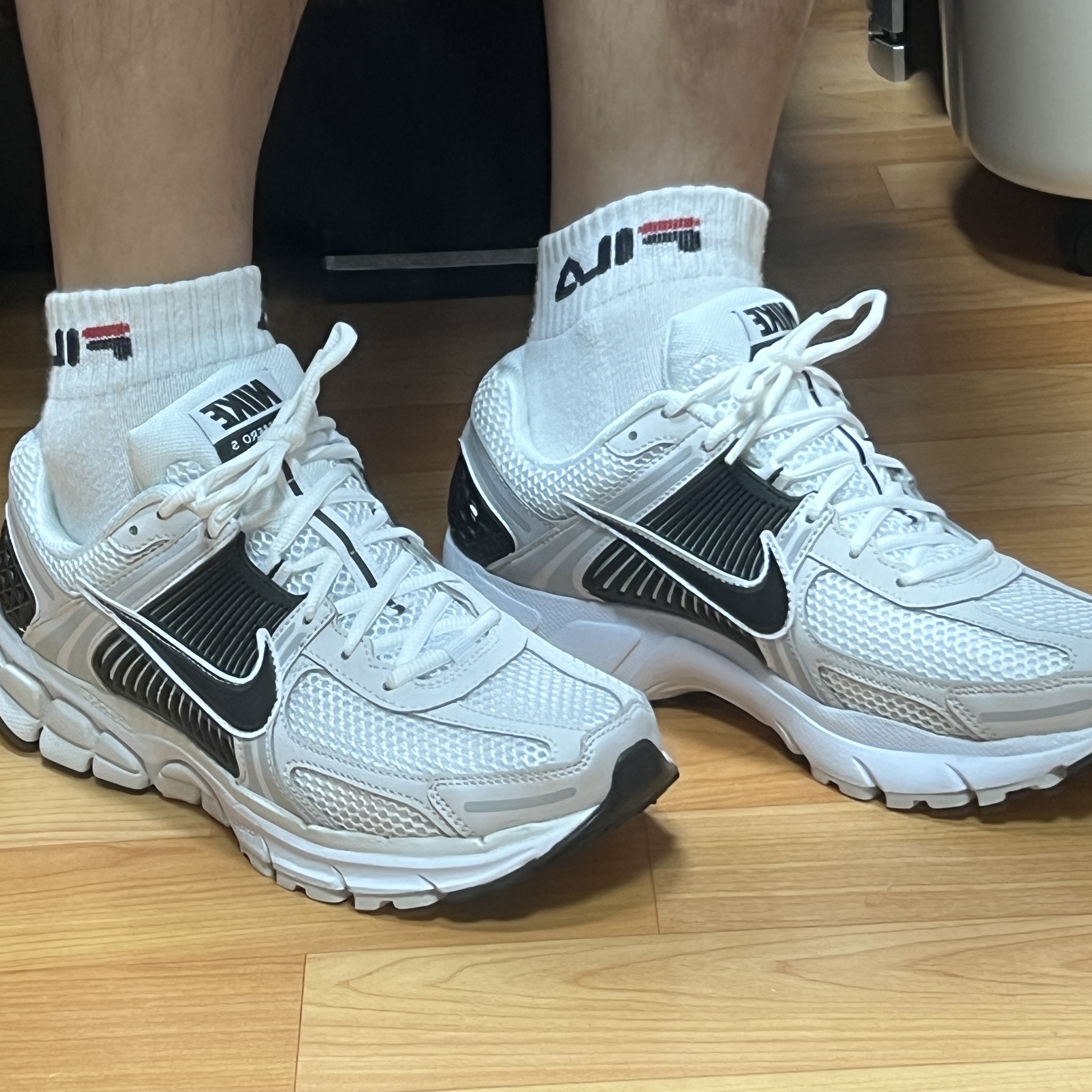 Nike Zoom Vomero 5 White Platinum Tint 착용 스타일