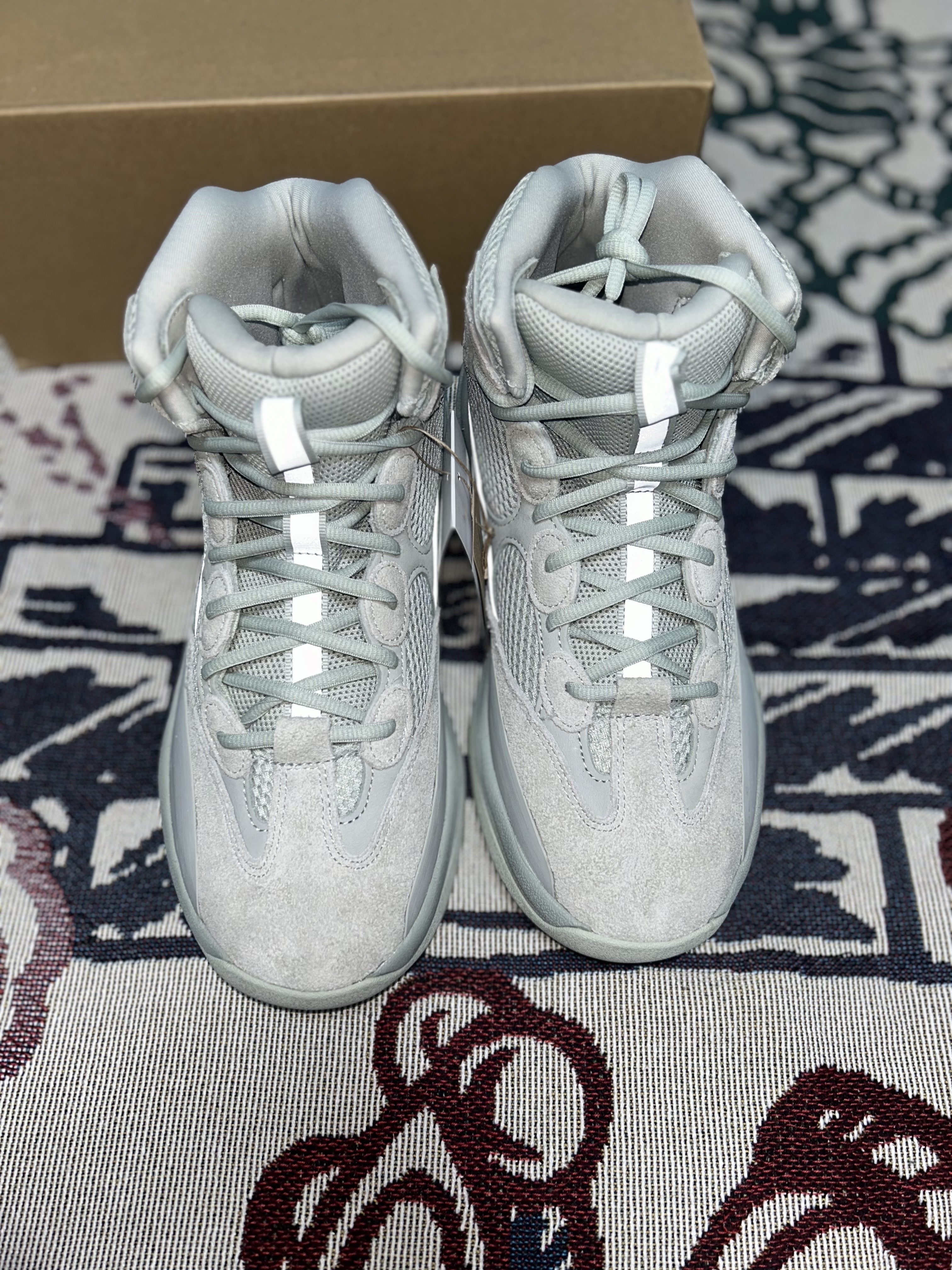 Adidas Yeezy Desert Boot Salt 착용 스타일 - 2