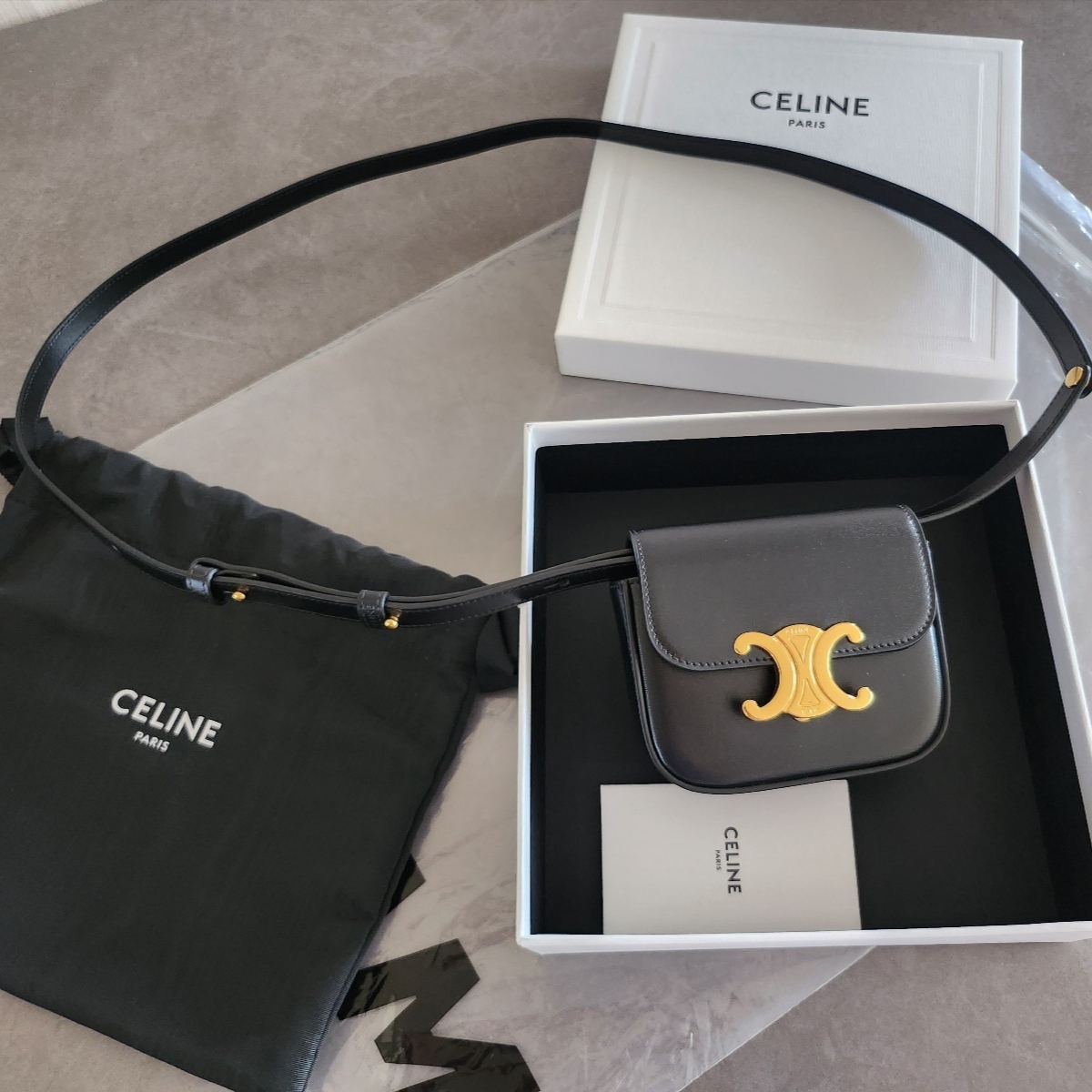 Celine Mini Claude in Shiny Calfskin Black 착용 스타일 - 3