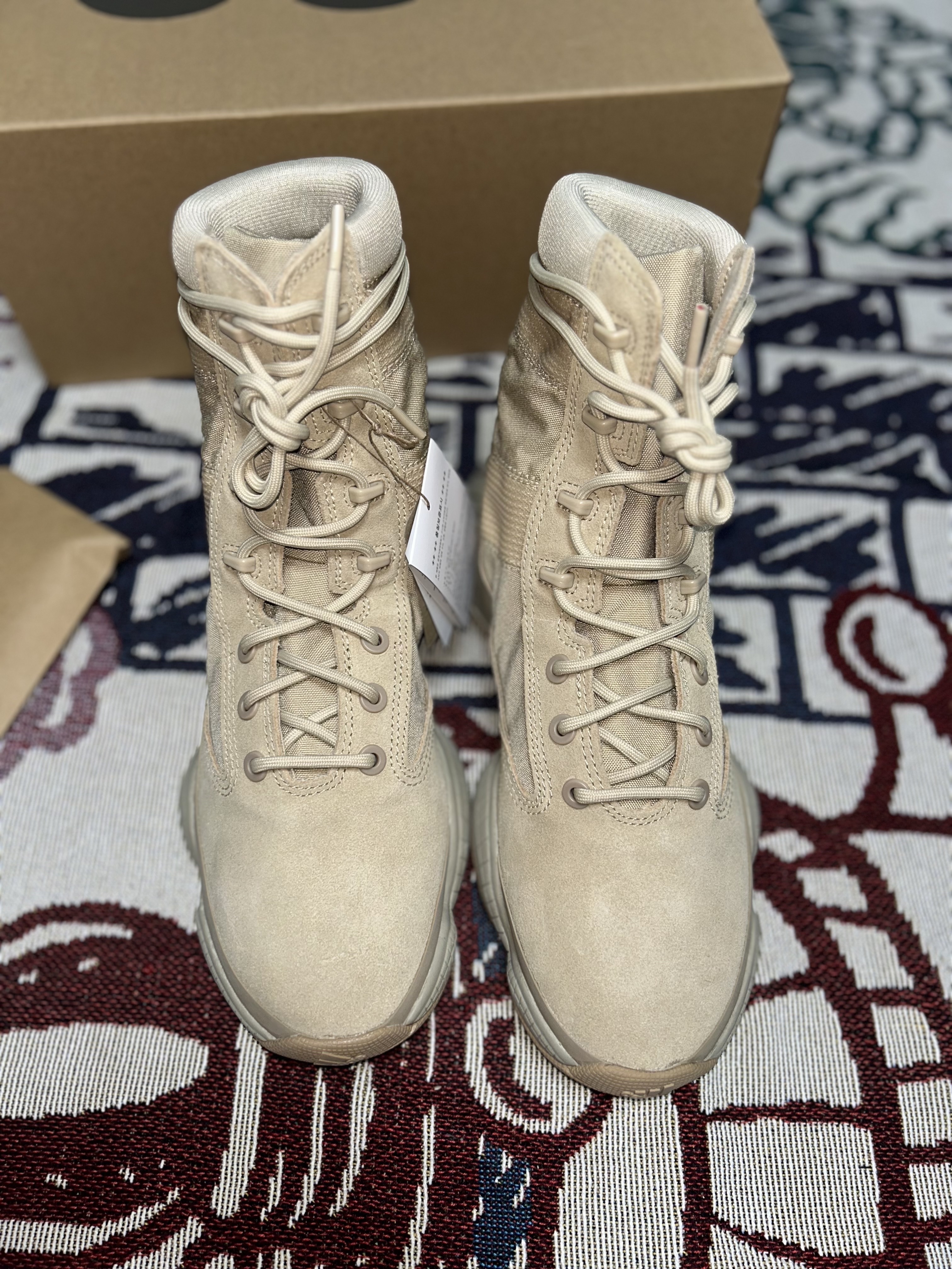 Adidas Yeezy 500 High Tactical Utility Sand 착용 스타일 - 2