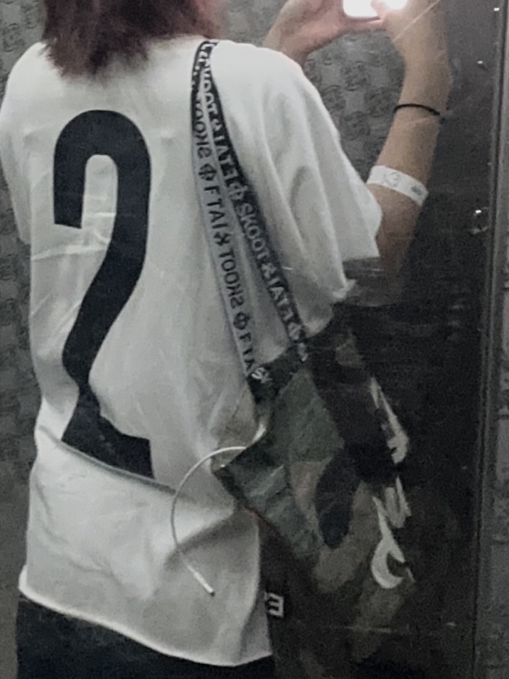 ¥$ Vultures Merch T-Shirt 1 White - Korea Exclusive, ¥$ Vultures Merch Hoodie White - Korea Exclusive 착용 스타일 - 2