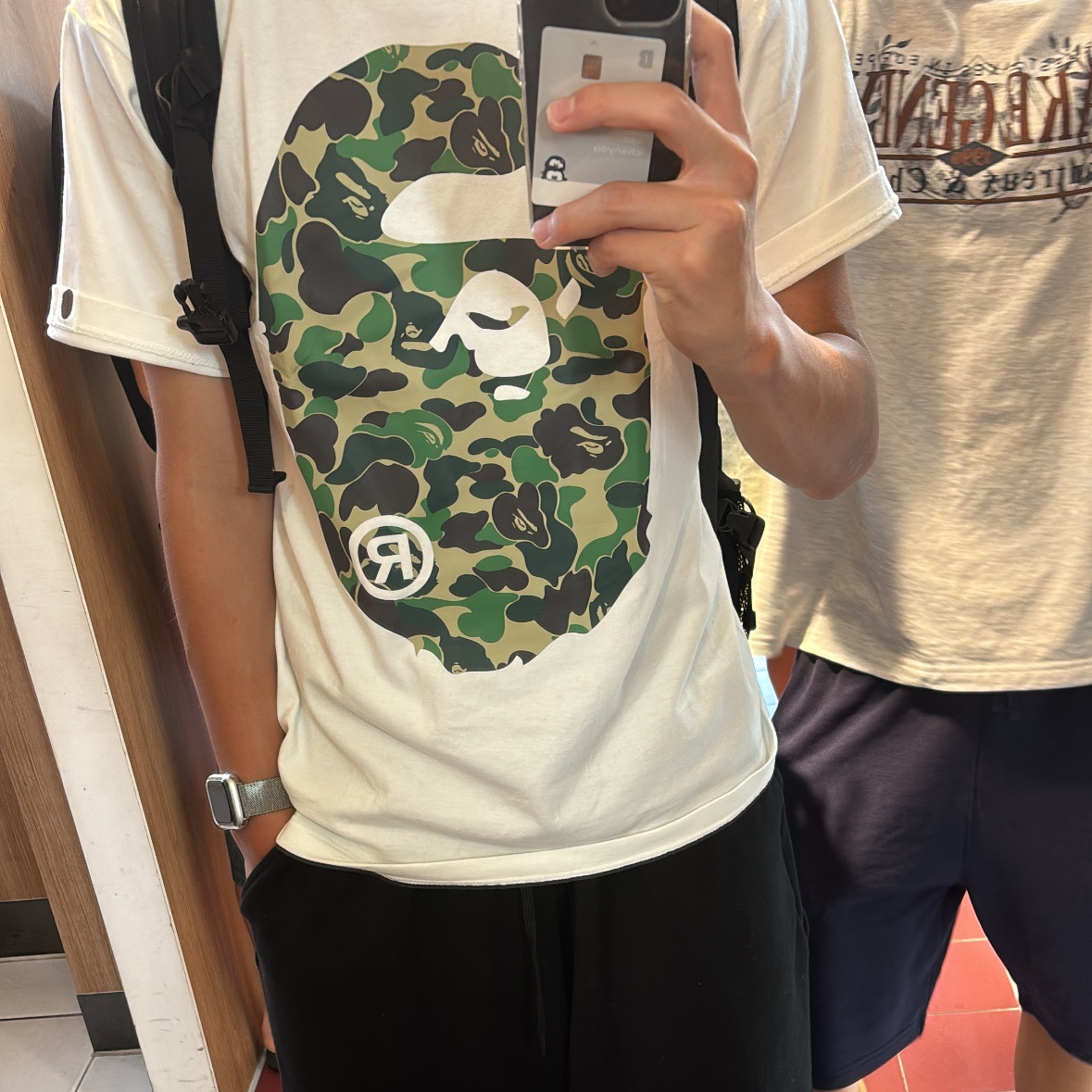 BAPE ABC Camo Big Ape Head T-Shirt White Green 착용 스타일 - 2