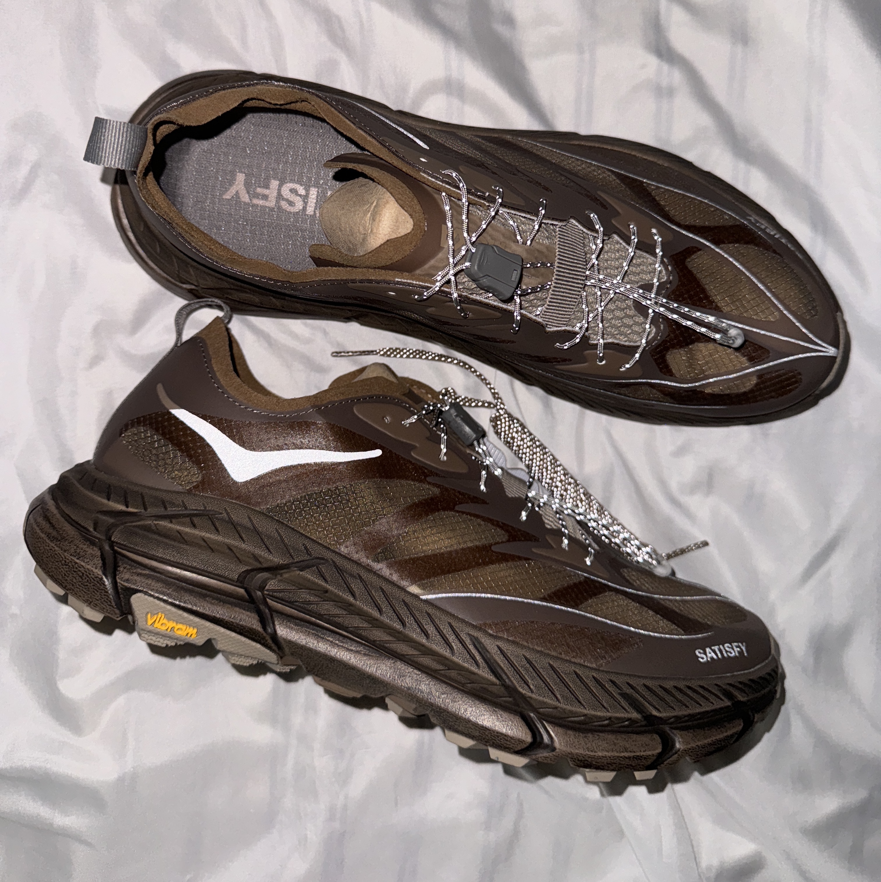 Hoka x Satisfy Mafate Speed 4 Lite Rubber 착용 스타일 - 2