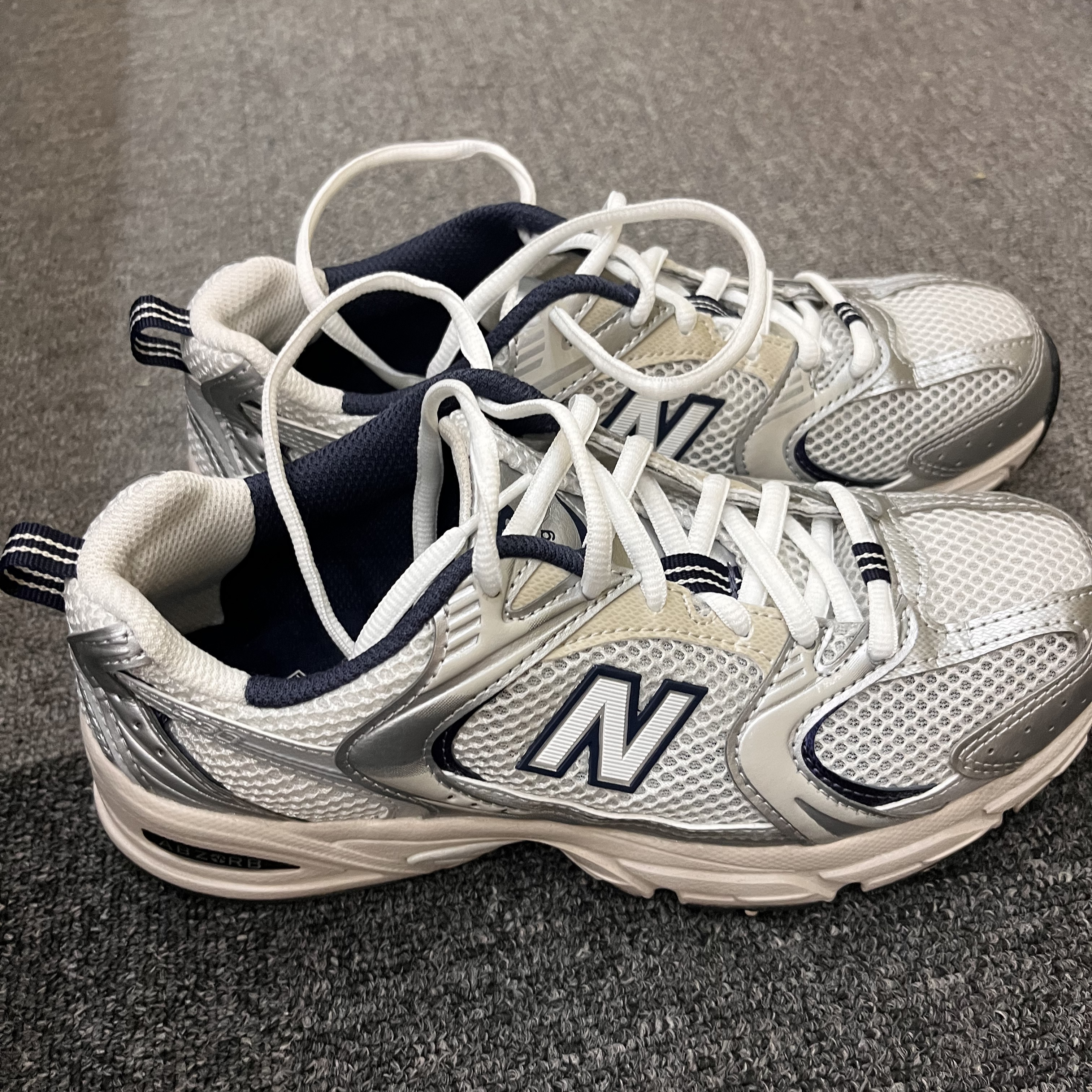 New Balance 530 Steel Grey 착용 스타일