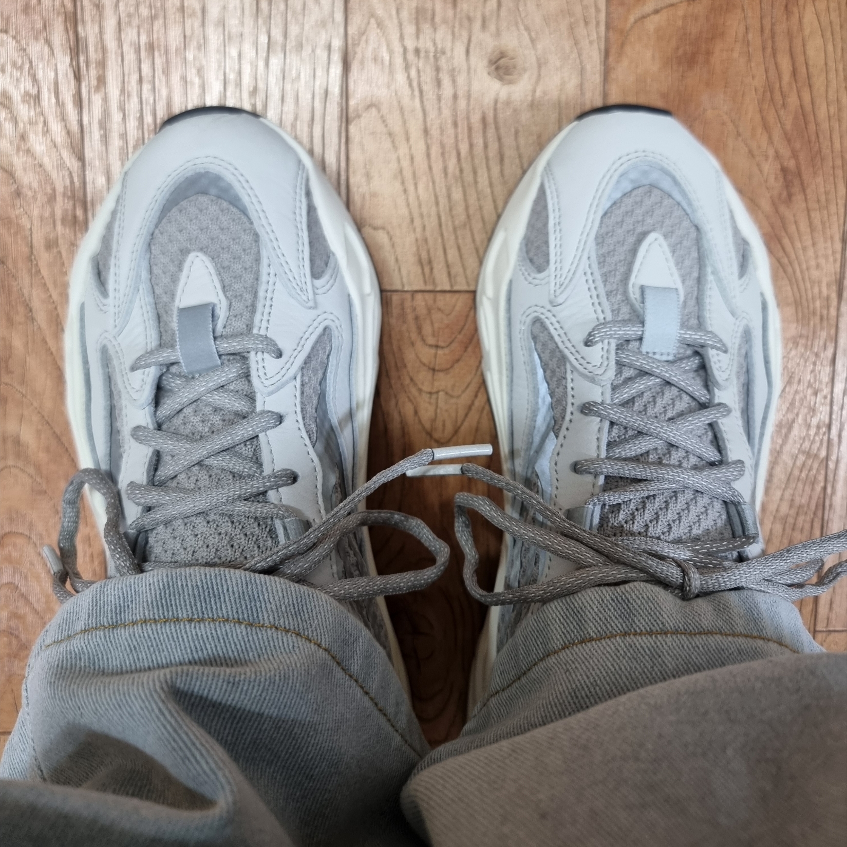 Adidas Yeezy Boost 700 V2 Static 2022 착용 스타일