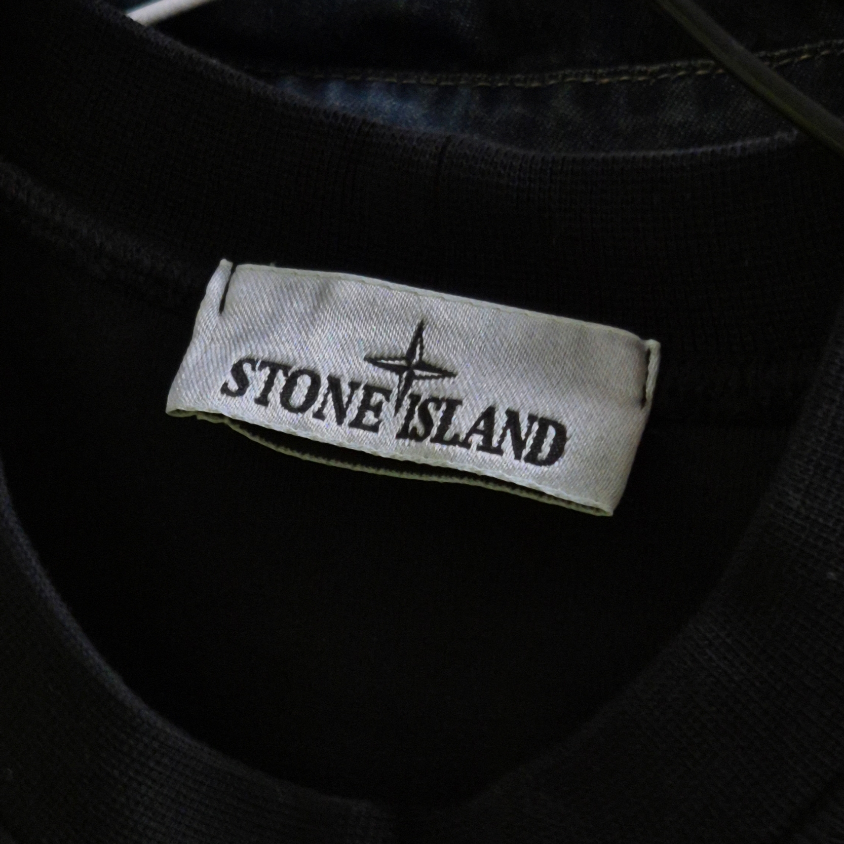 Stone Island 63051 Cotton Fleece Garment Dyed Sweatshirt Black - 24SS 착용 스타일 - 1