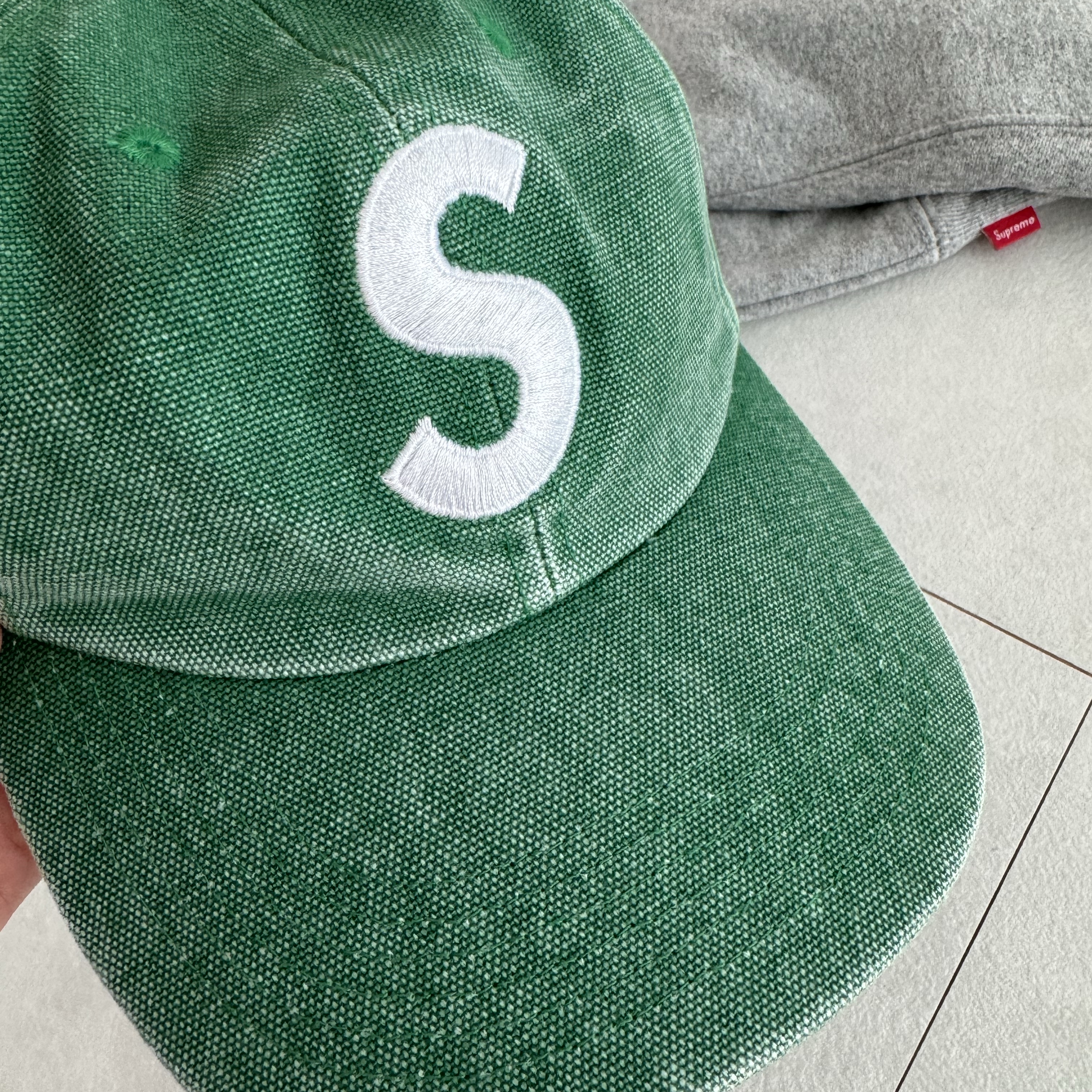 Supreme Pigment S Logo 6-Panel Green - 24FW 착용 스타일 - 2