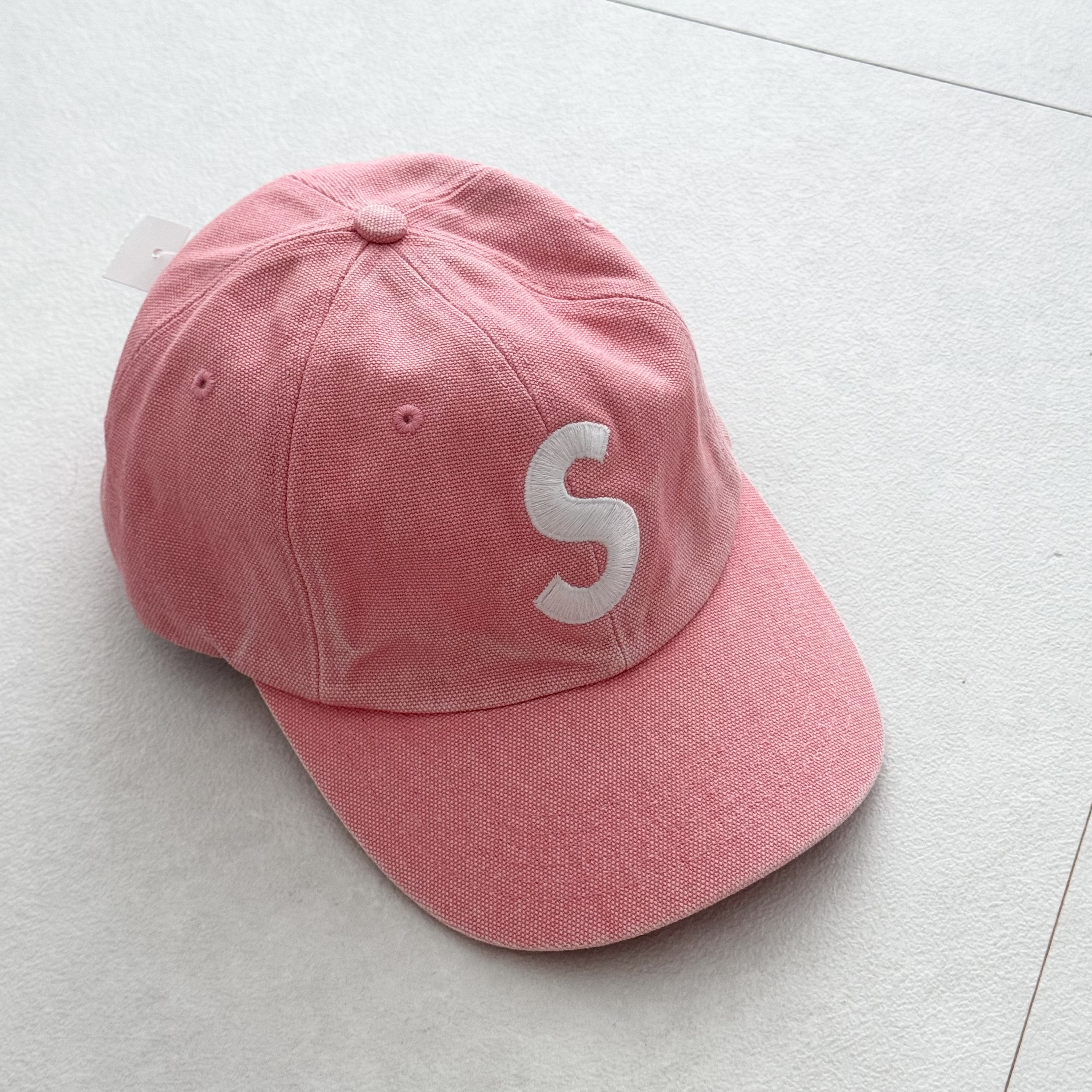 Supreme Pigment S Logo 6-Panel Bright Pink - 24FW 착용 스타일 - 1