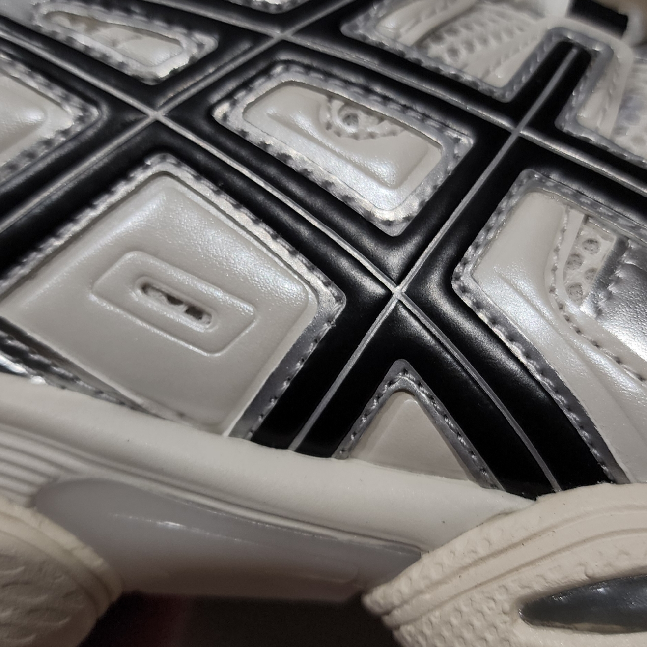 Asics Gel-Nimbus 9 Cream Black 착용 스타일 - 8