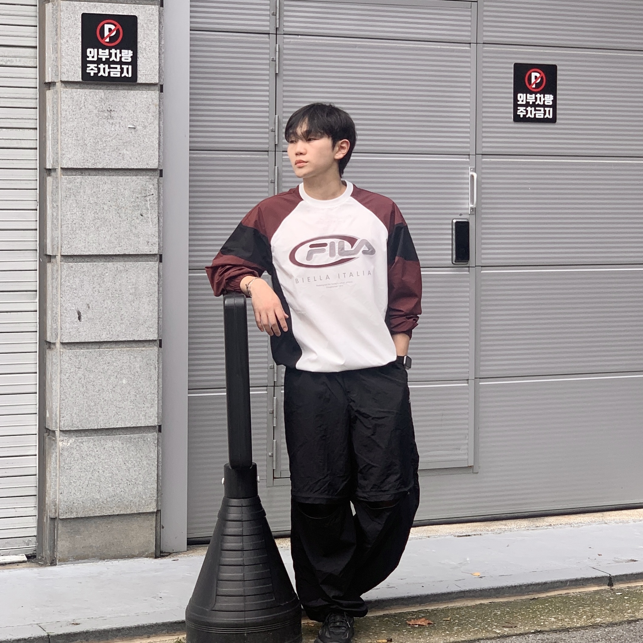 Adidas Ozweego Core Black 착용 스타일 - 3