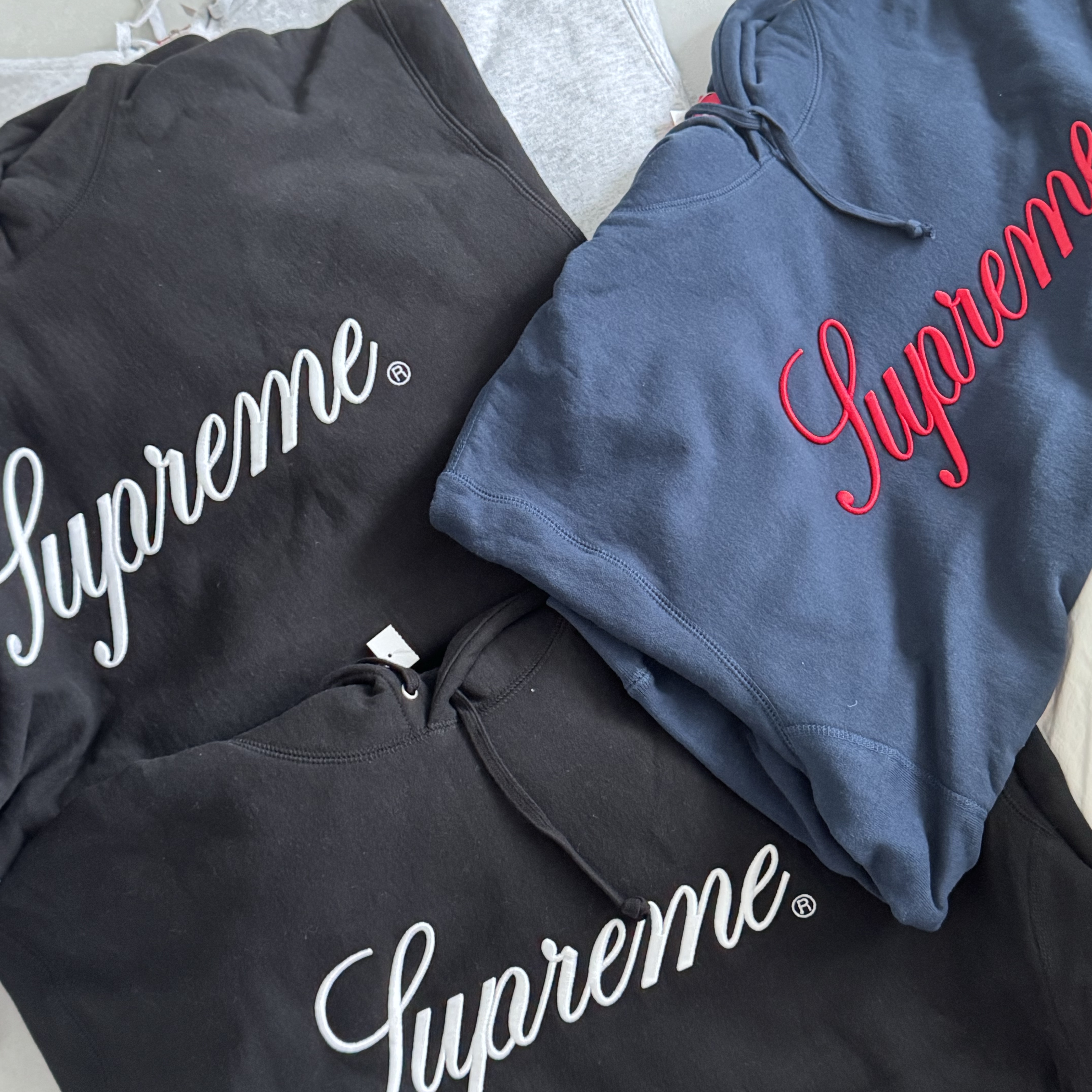 Supreme Embroidered Script Hooded Sweatshirt Navy - 24FW 착용 스타일