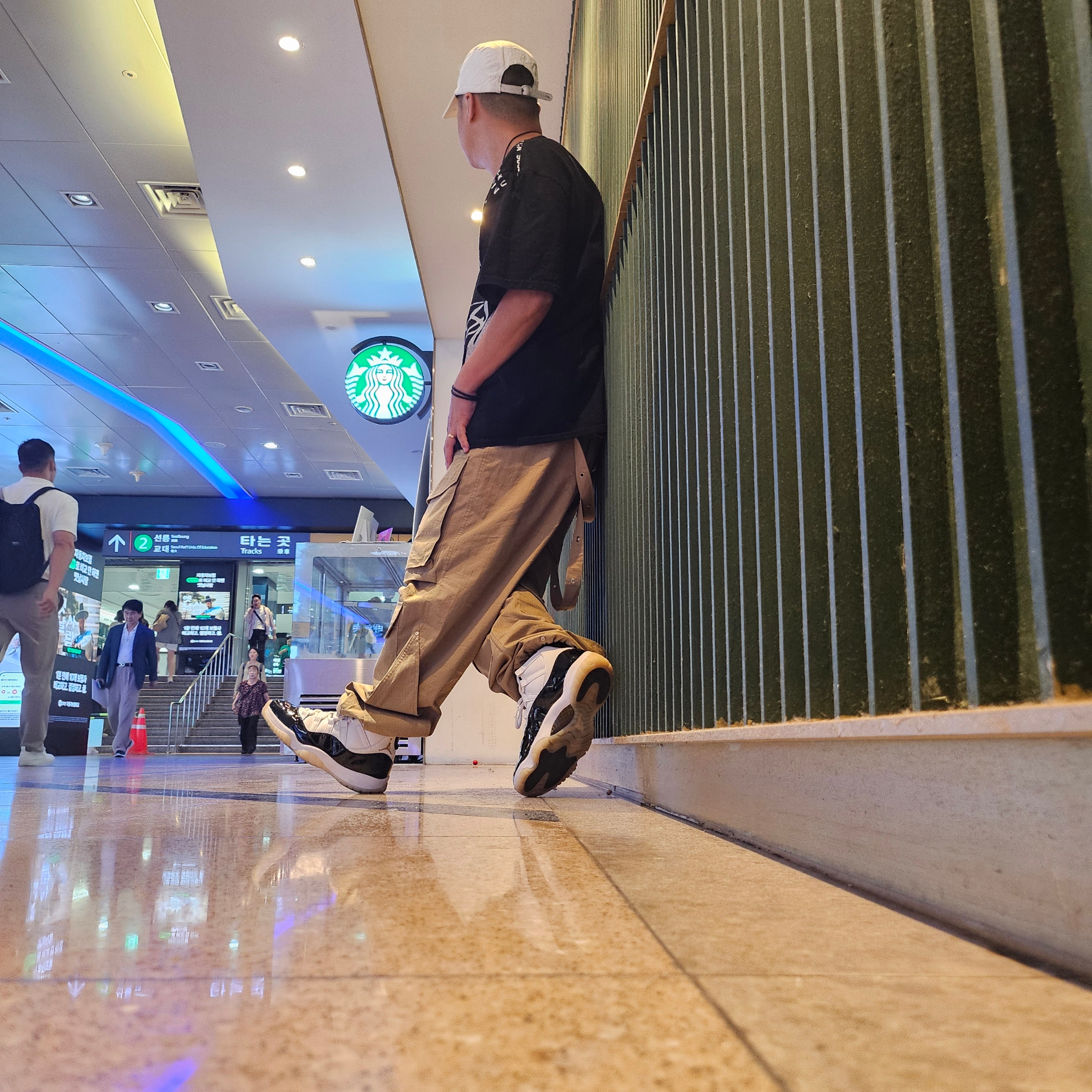 Supreme x MM6 Maison Margiela Painted Camp Cap White - 24SS, Jordan 11 Retro Gratitude 착용 스타일 - 1
