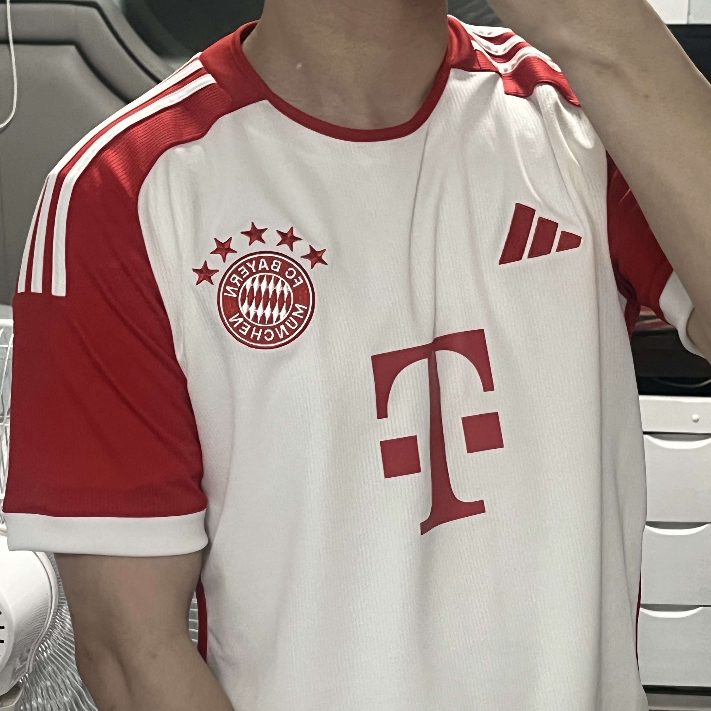 Adidas Bayern Munchen 2023/24 Home Jersey White Red - KR Sizing (Non Marking Ver.) 착용 스타일