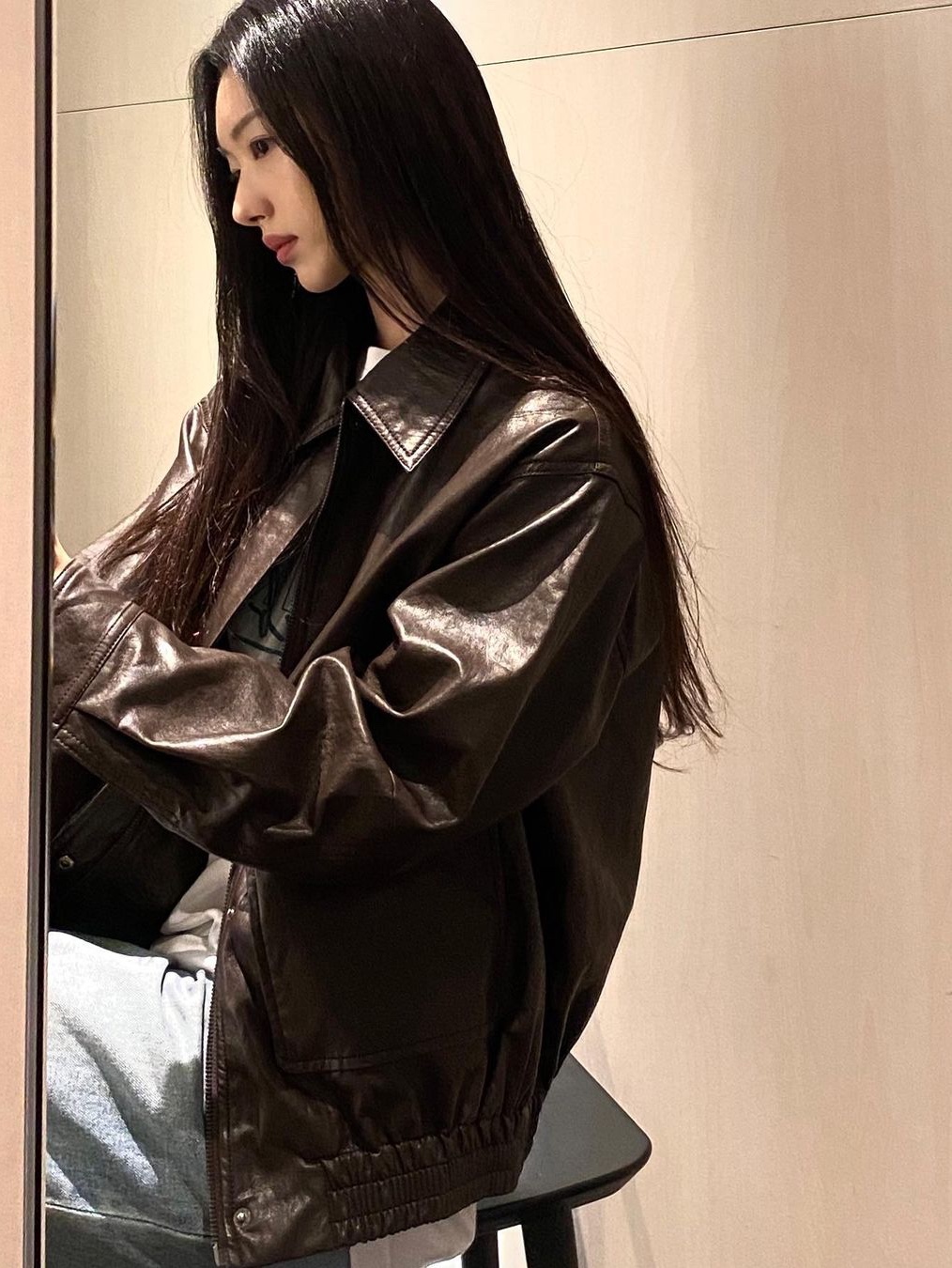 [예약 배송] Siyazu SIOT4079 Fake Leather Bomber Jacket Brown 착용 스타일 - 3