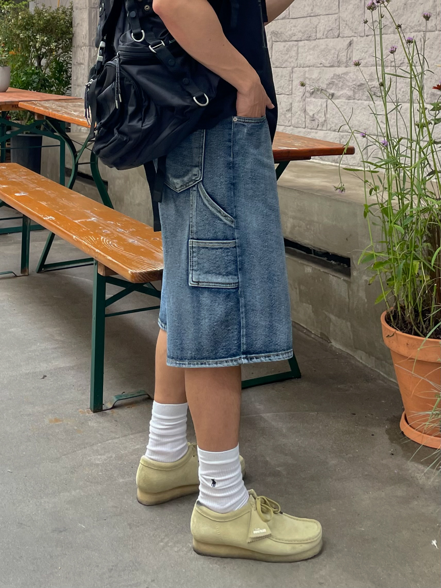 Clarks Wallabee Maple Suede 착용 스타일 - 4
