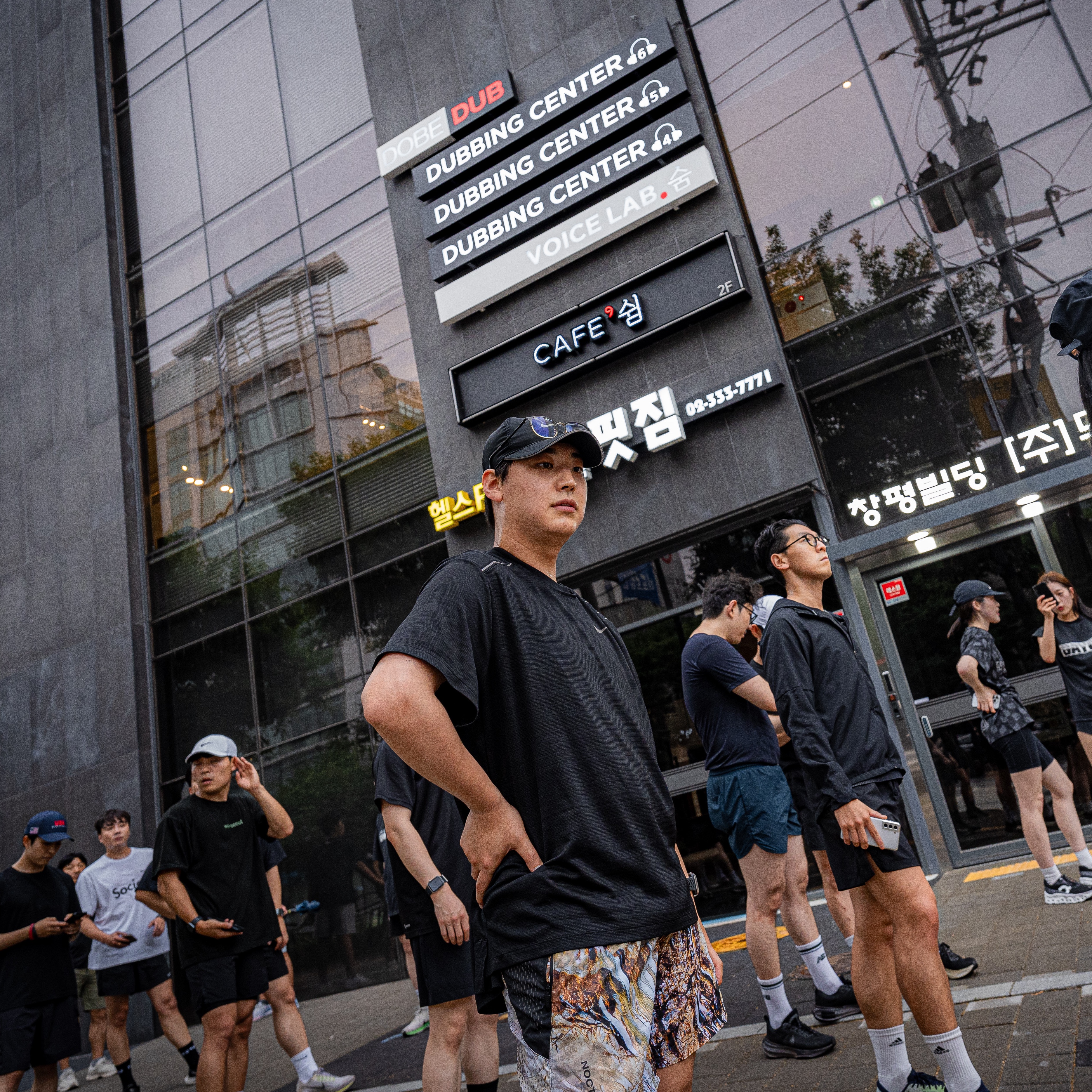 Nike x Matthew M Williams Zoom 006 TRD Run Black, Nike x Drake Nocta NRG Running Shorts Camo (FJ3011-010) 착용 스타일 - 3