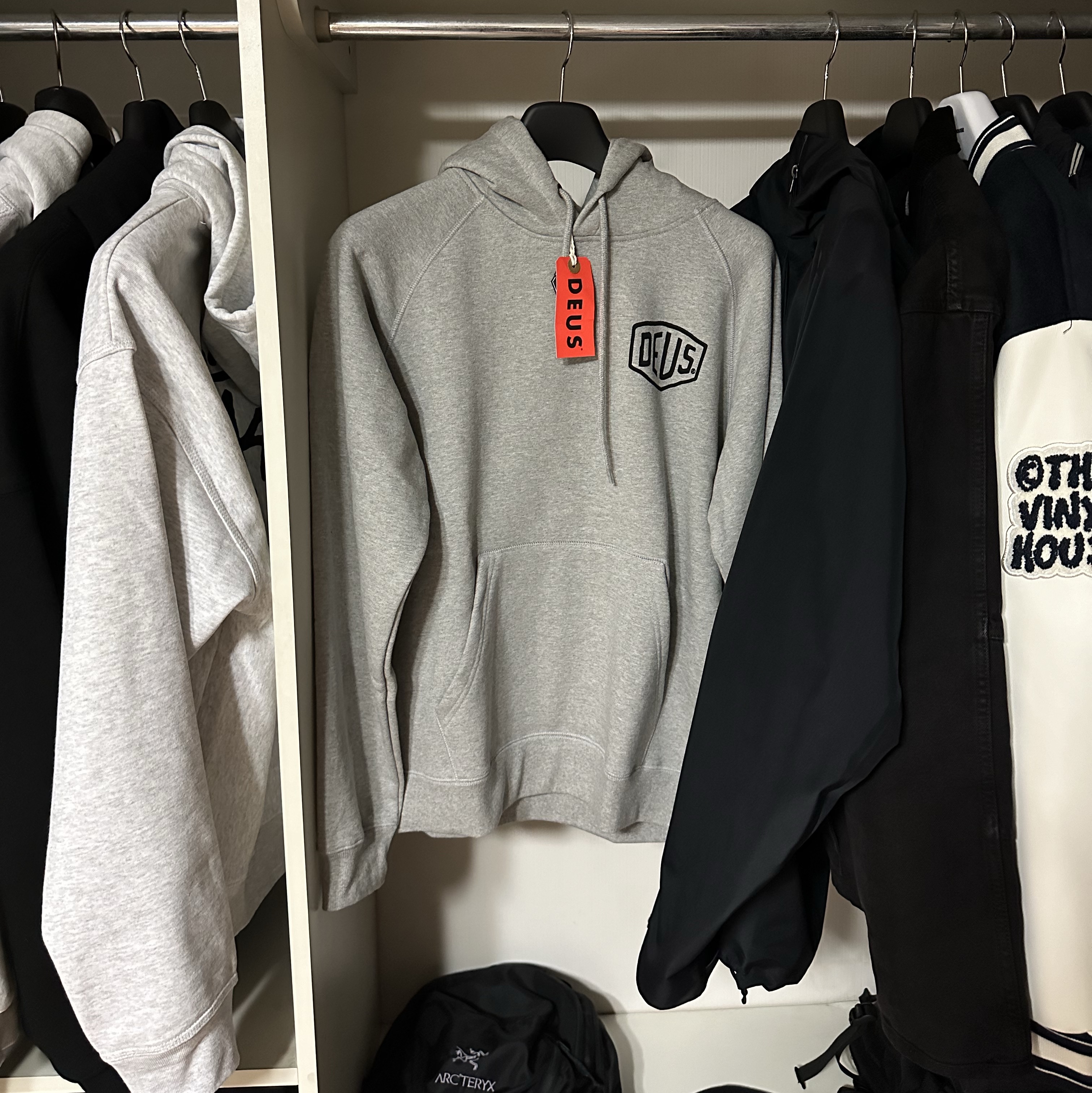 Deus Ex Machina Seoul Address Hoodie Grey Marle 착용 스타일
