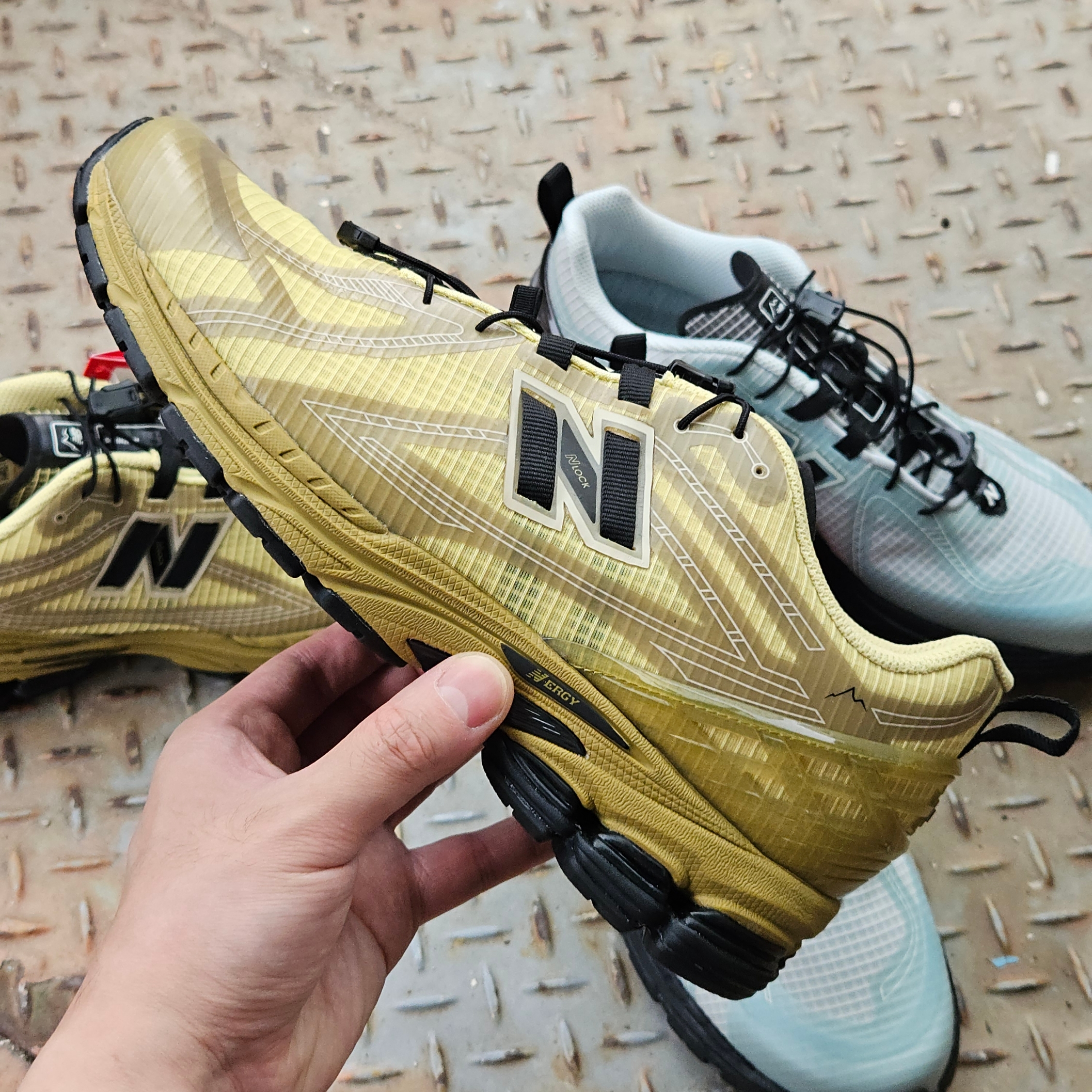 New Balance x Cayl 1906R Blue, New Balance x Cayl 1906R Yellow 착용 스타일 - 4