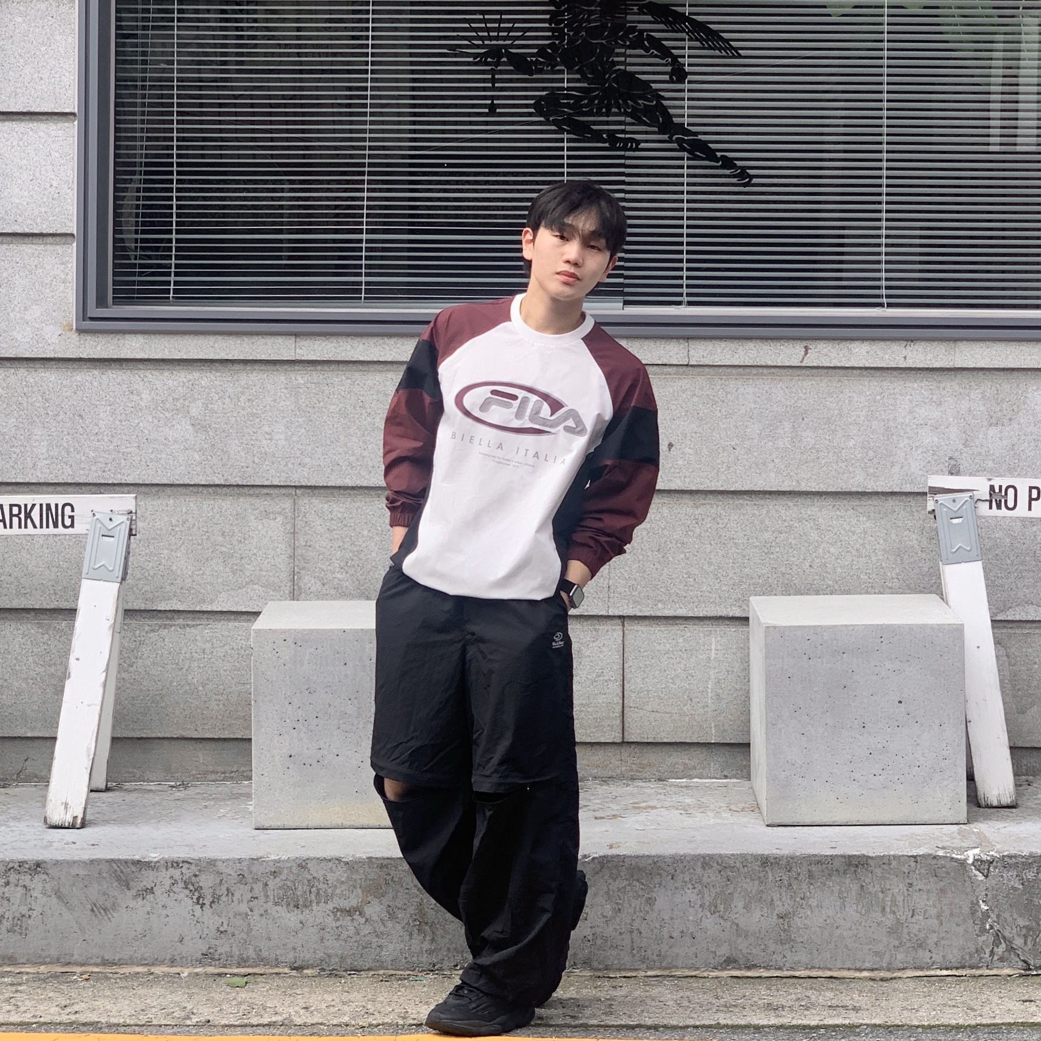 Adidas Ozweego Core Black 착용 스타일 - 1