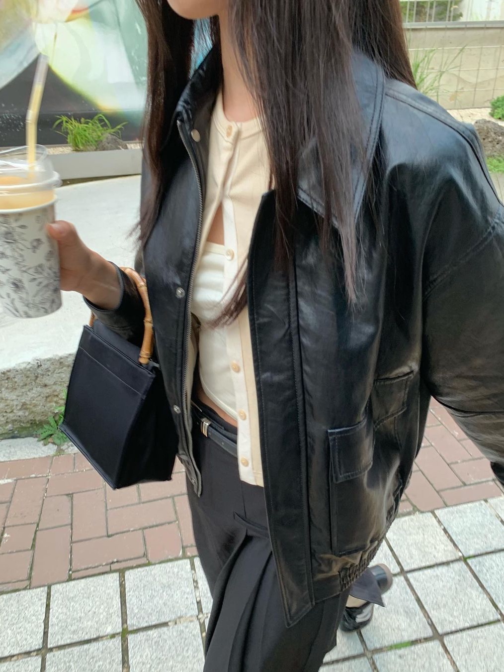 Siyazu SIOT4079 Fake Leather Bomber Jacket Black 착용 스타일 - 2