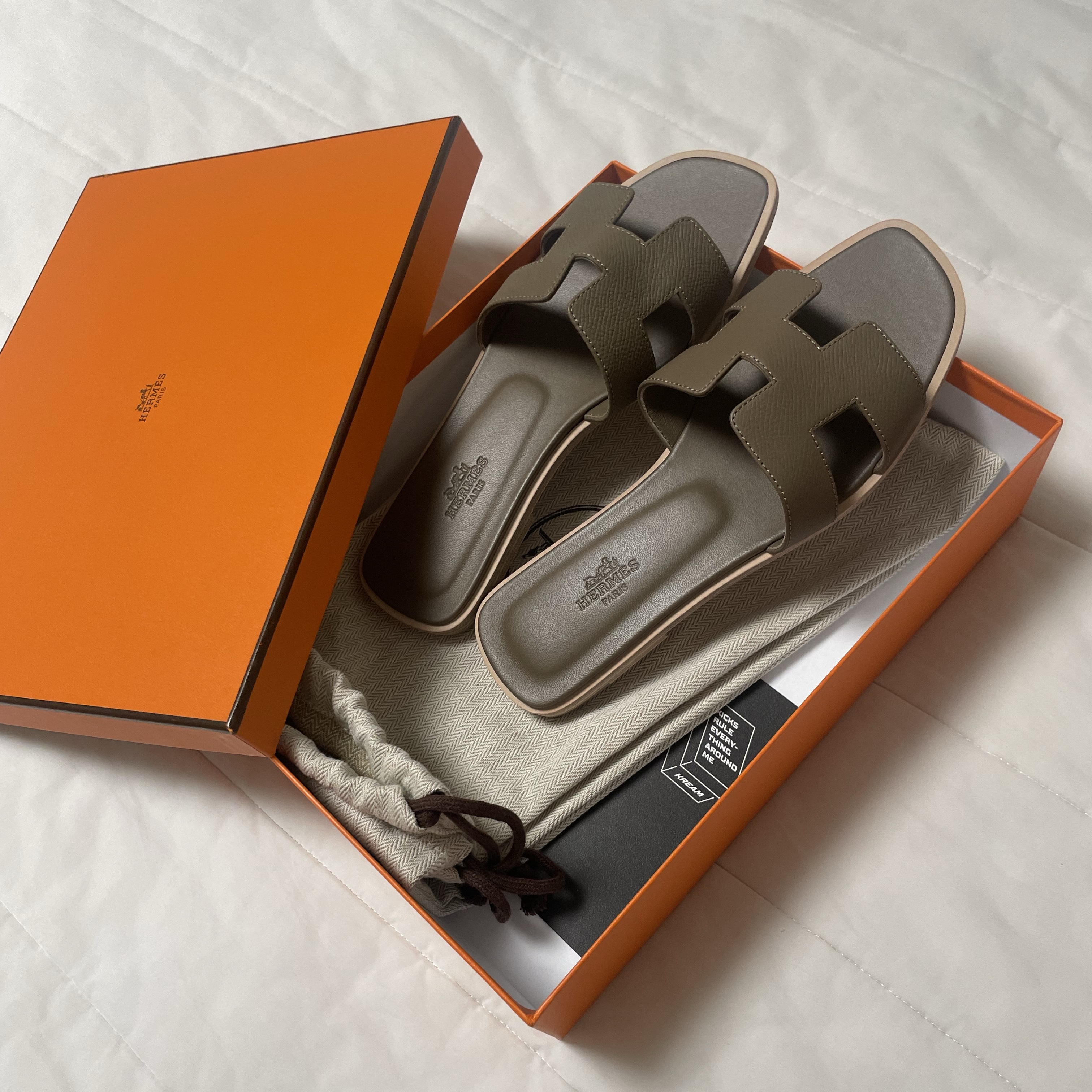 (W) Hermes Oran Sandal Epsom & Etoupe 착용 스타일