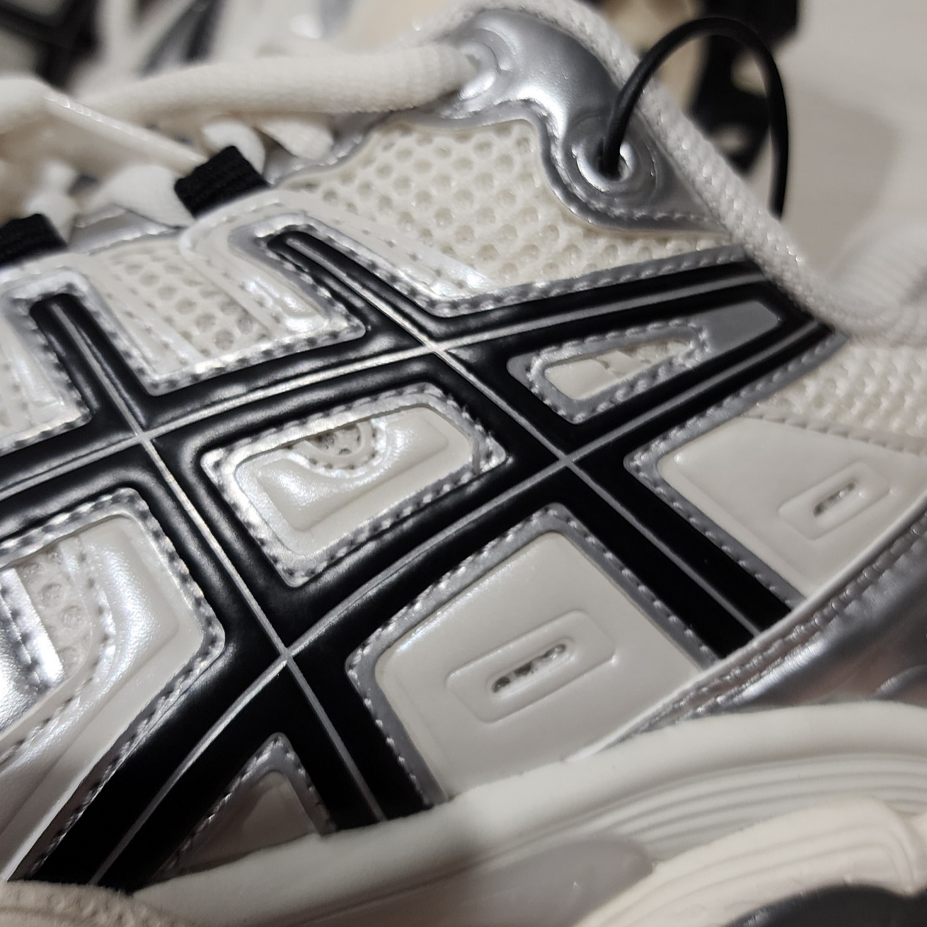Asics Gel-Nimbus 9 Cream Black 착용 스타일 - 9