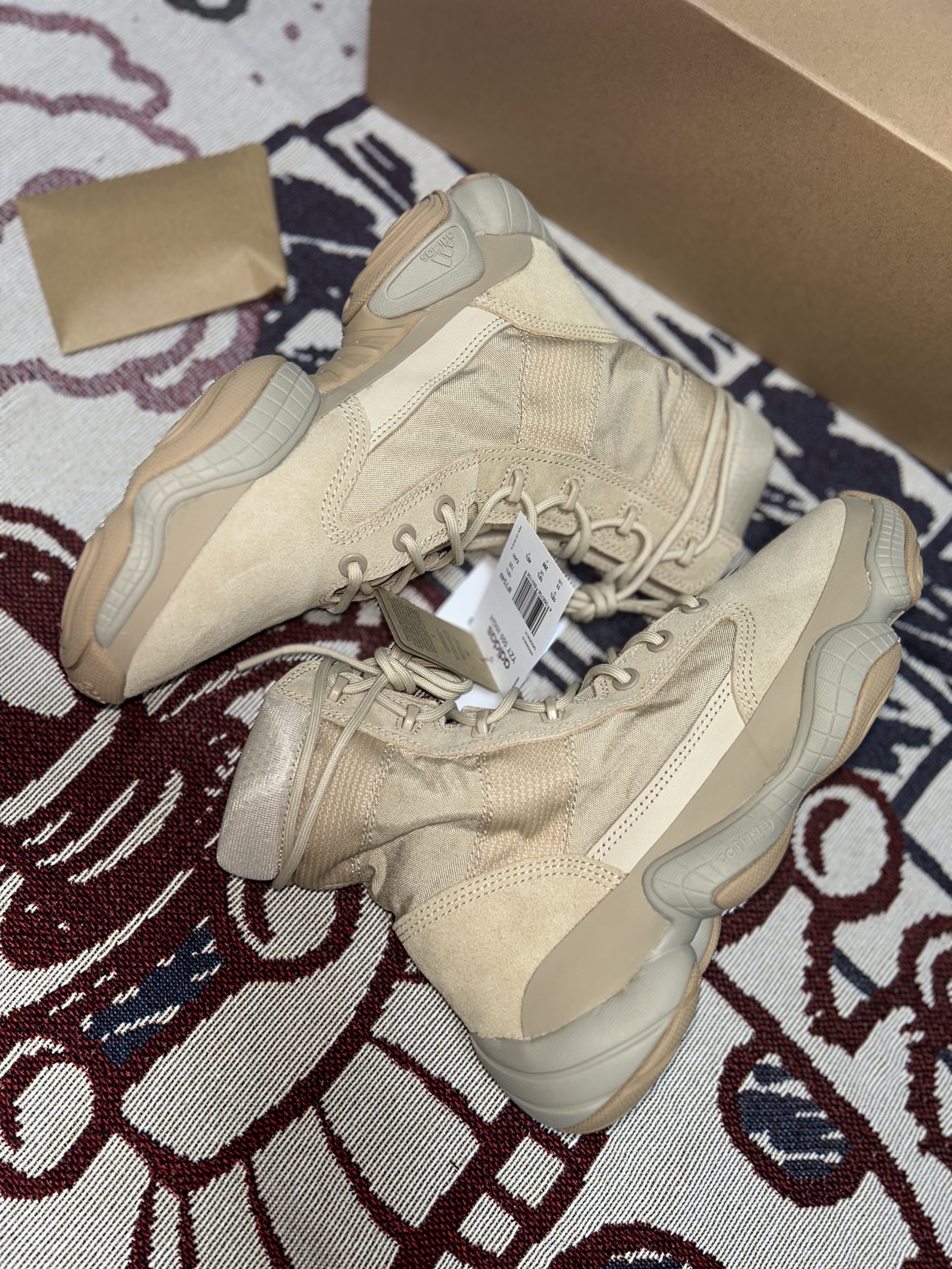 Adidas Yeezy 500 High Tactical Utility Sand 착용 스타일 - 5
