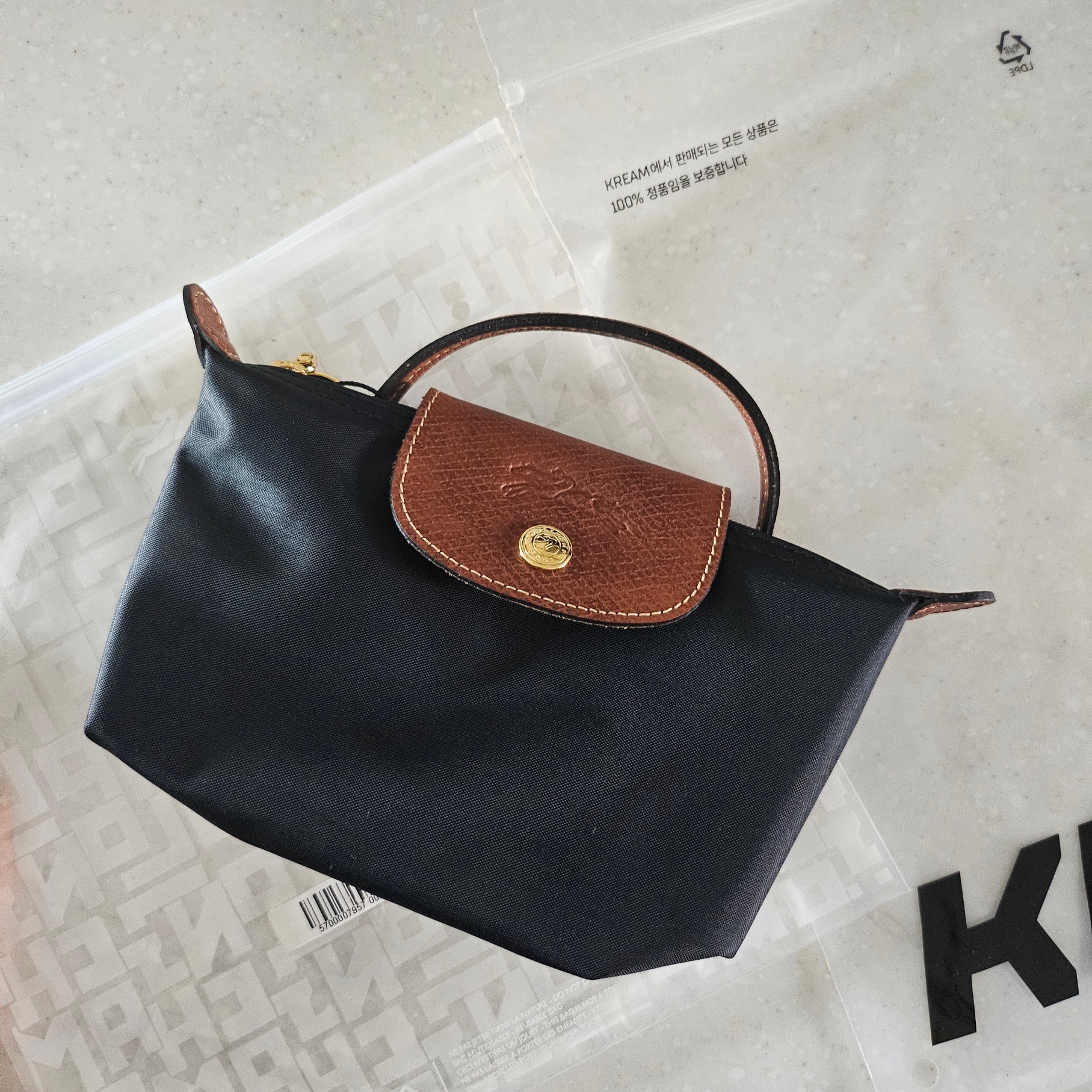 Longchamp Le Pliage Original Handle Pouch Black 착용 스타일