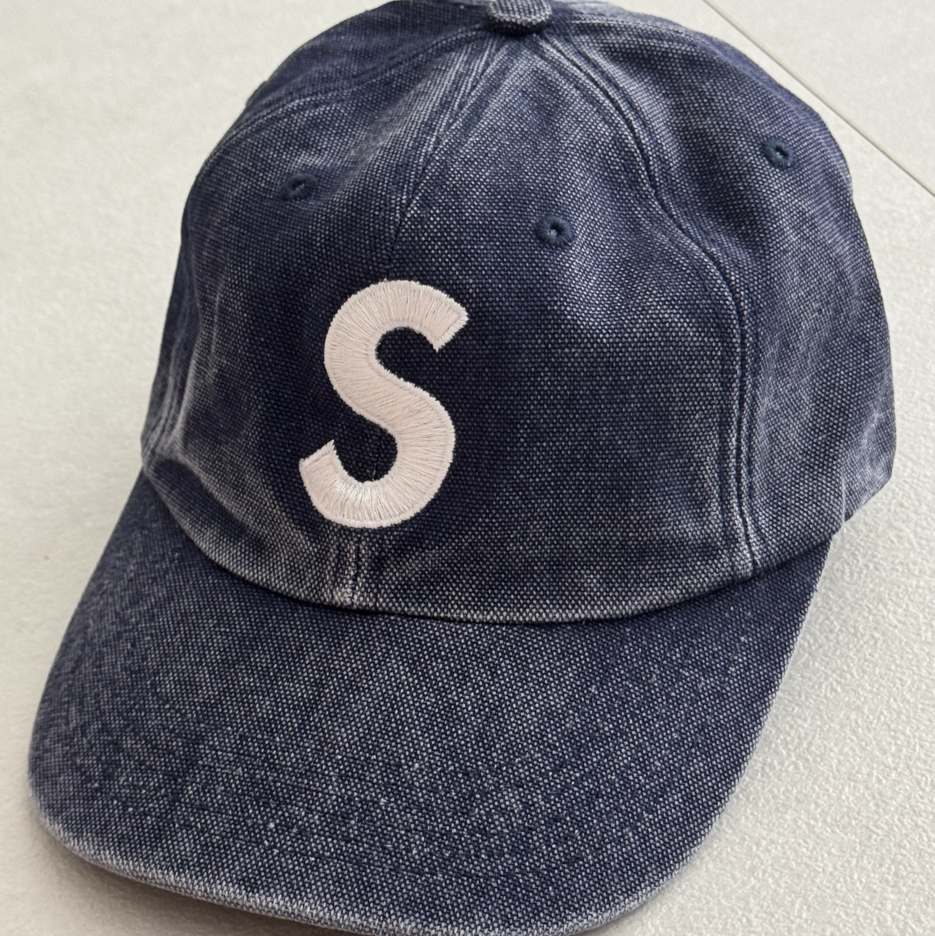 Supreme Pigment S Logo 6-Panel Navy - 24FW 착용 스타일