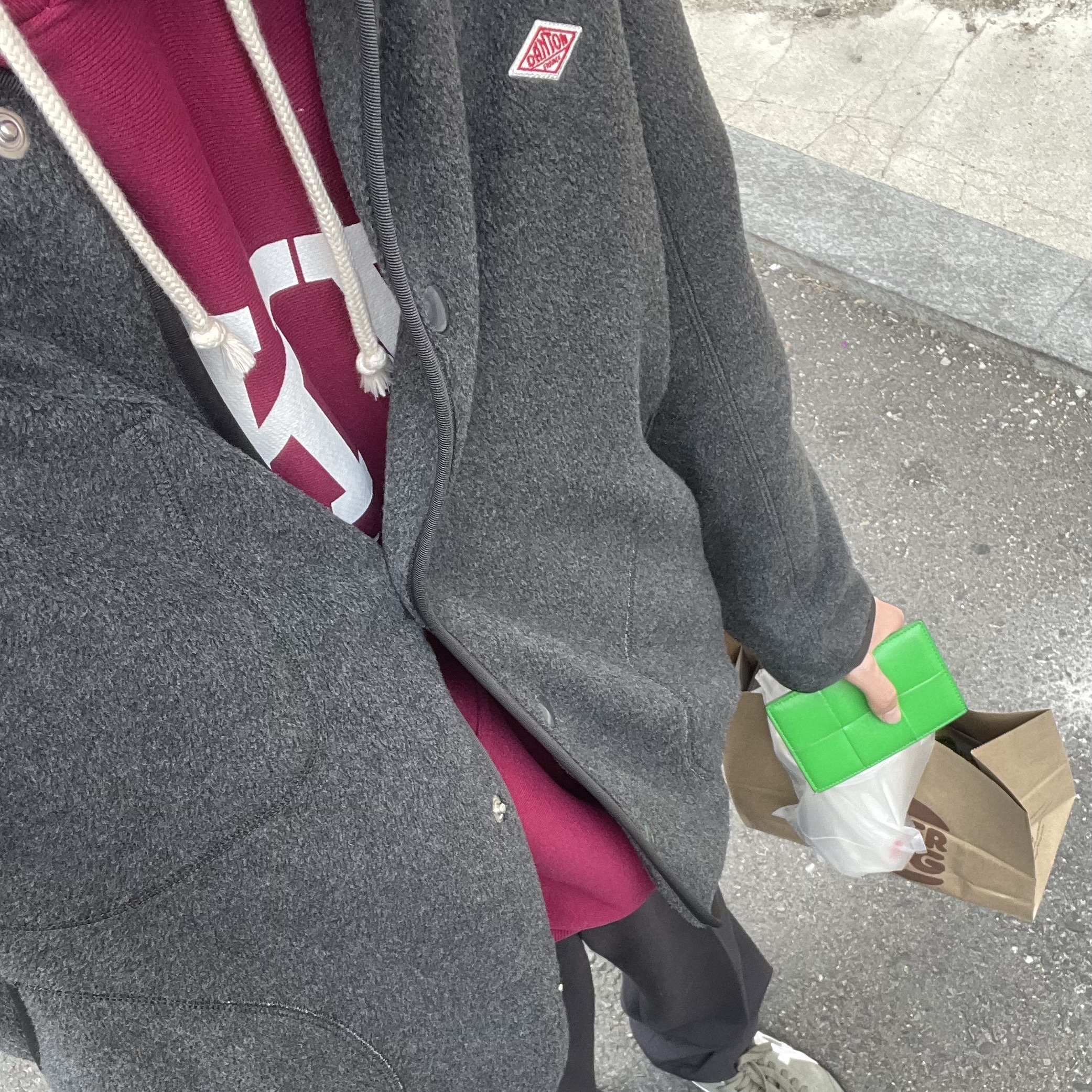 Onitsuka Tiger Tokuten Burnt Green, Bottega Veneta Credit Card Case Calfskin Parakeet 착용 스타일