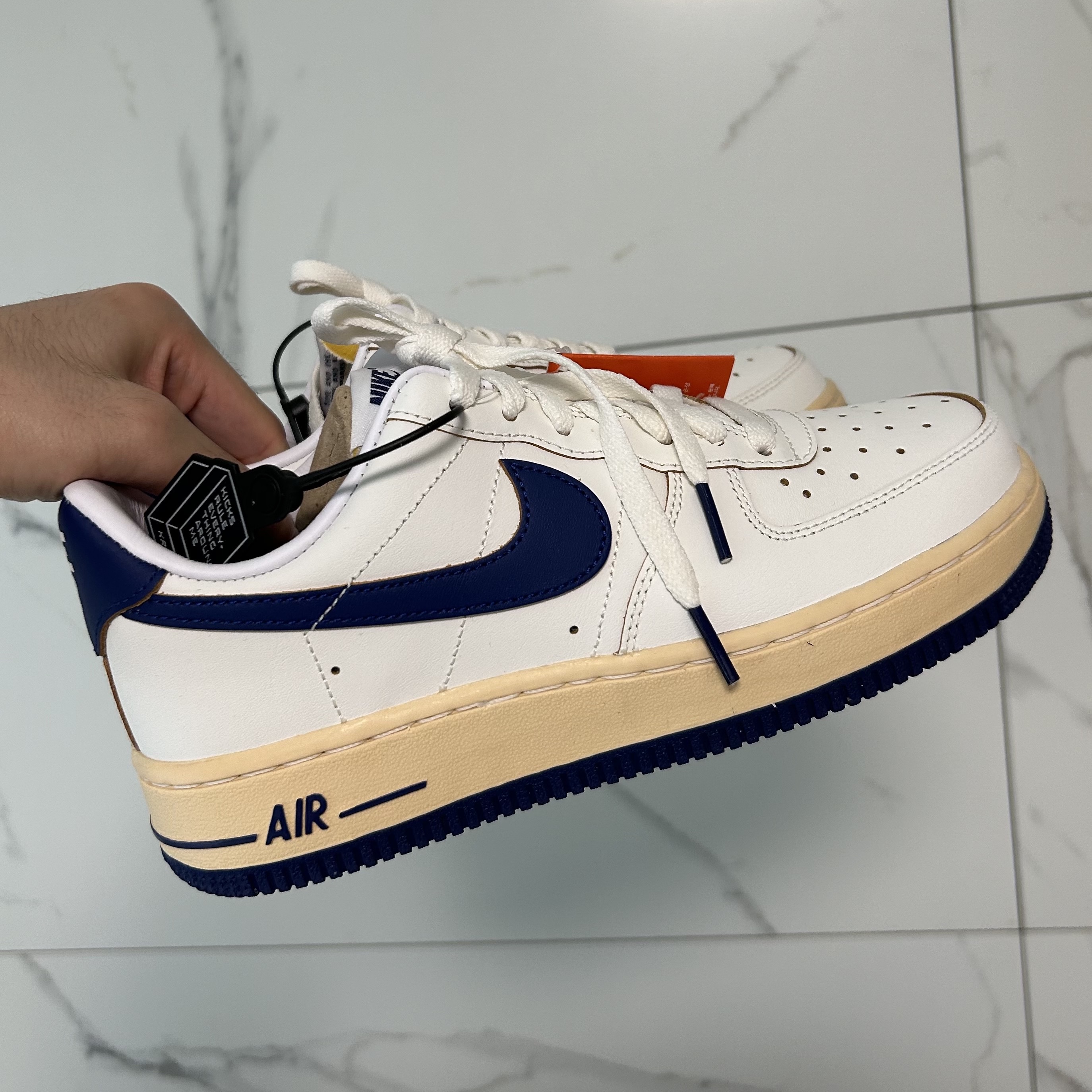 (W) Nike Air Force 1 '07 Sail Pale Vanilla 착용 스타일