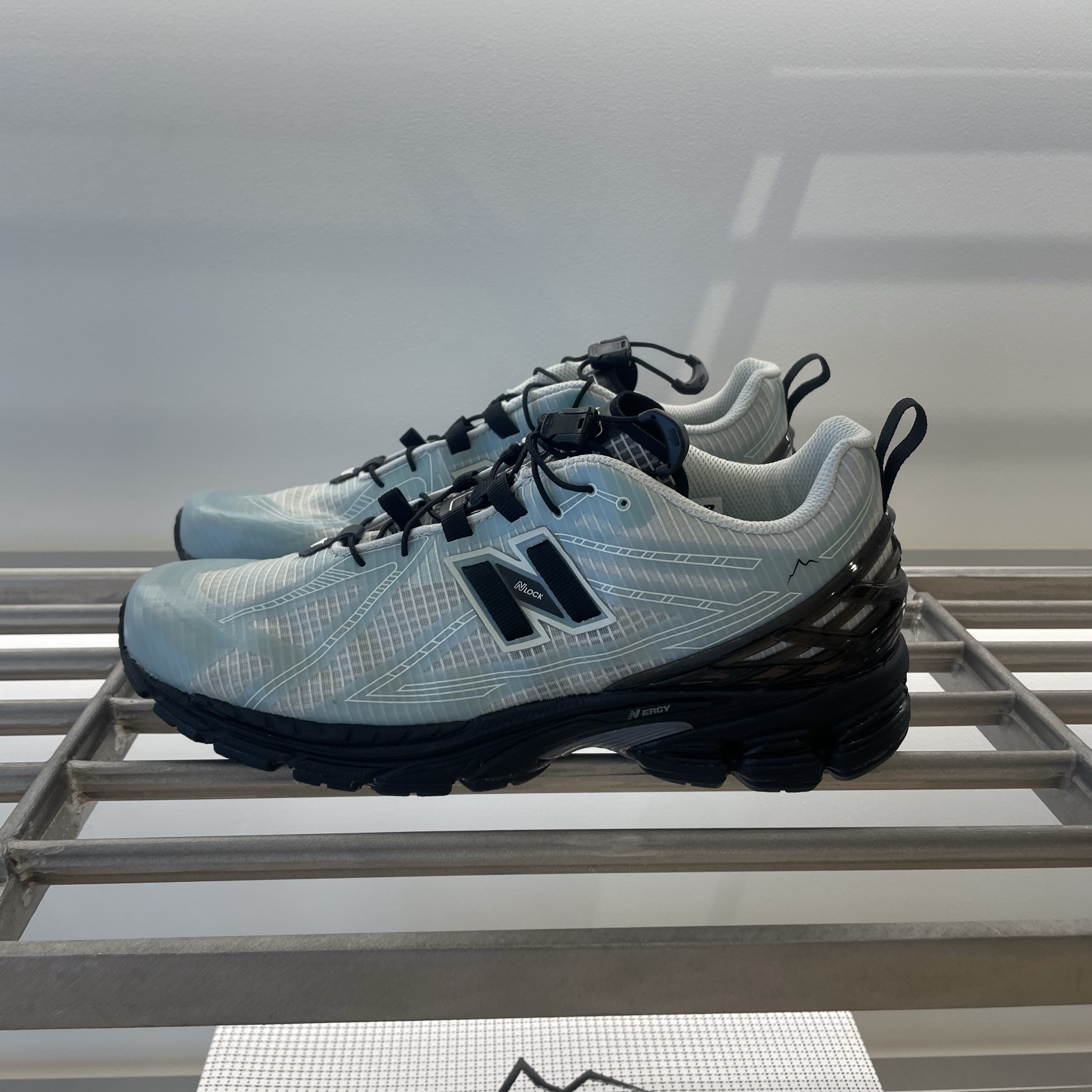 New Balance x Cayl 1906R Blue 착용 스타일