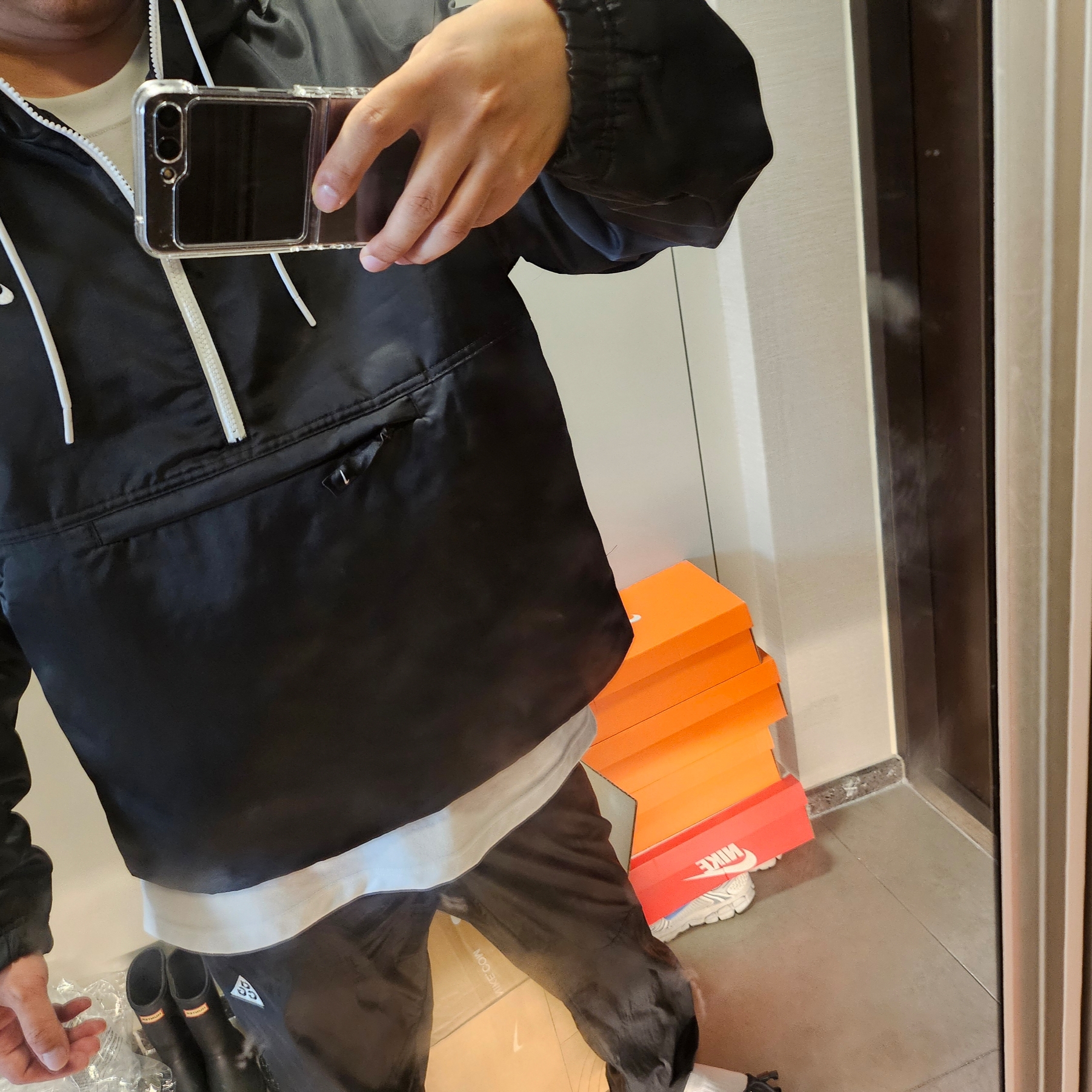 Nike NRG Solo Swoosh Satin Anorak Black - Asia 착용 스타일