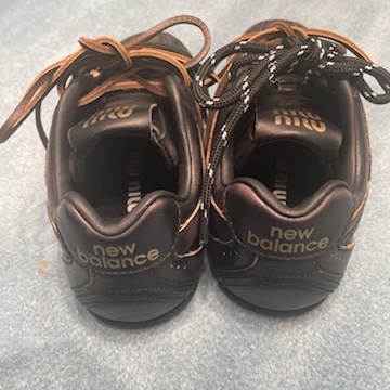 (W) New Balance x Miu Miu 530 SL Leather Sneakers Black 착용 스타일 - 3