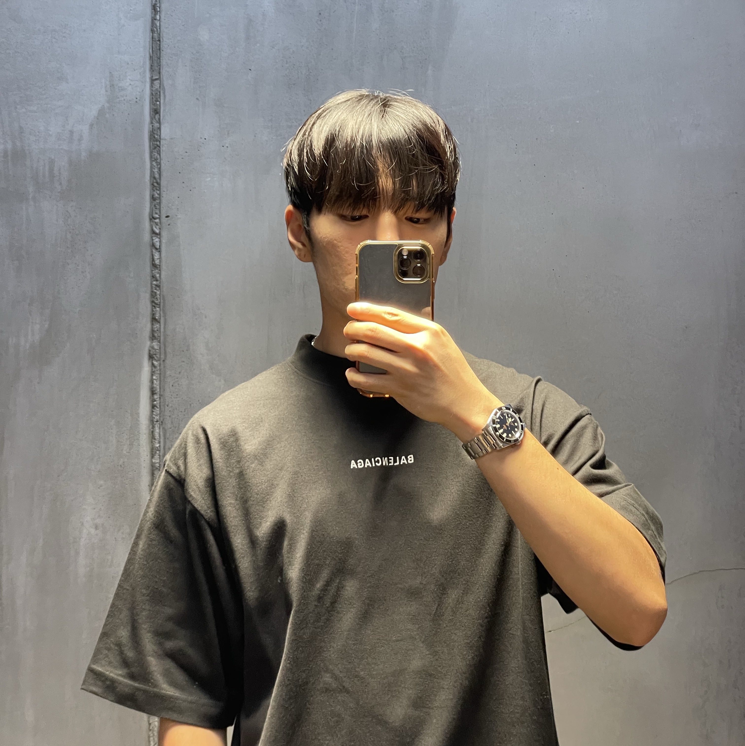 Balenciaga Logo Medium Fit T-Shirt Black, Tudor Black Bay 54 MT5400 Steel Bracelet Black 착용 스타일