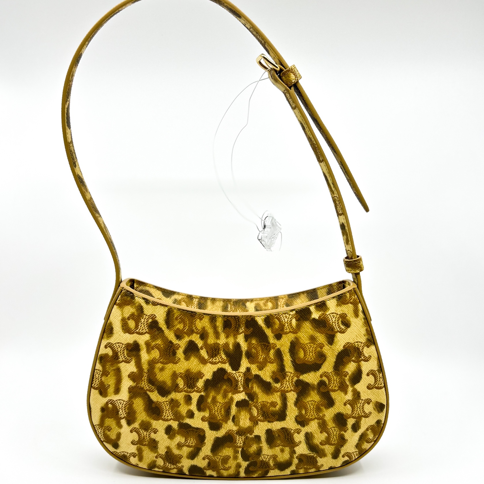 Celine Medium Tilly Bag in Triomphe Canvas with Print Leopard 착용 스타일 - 2