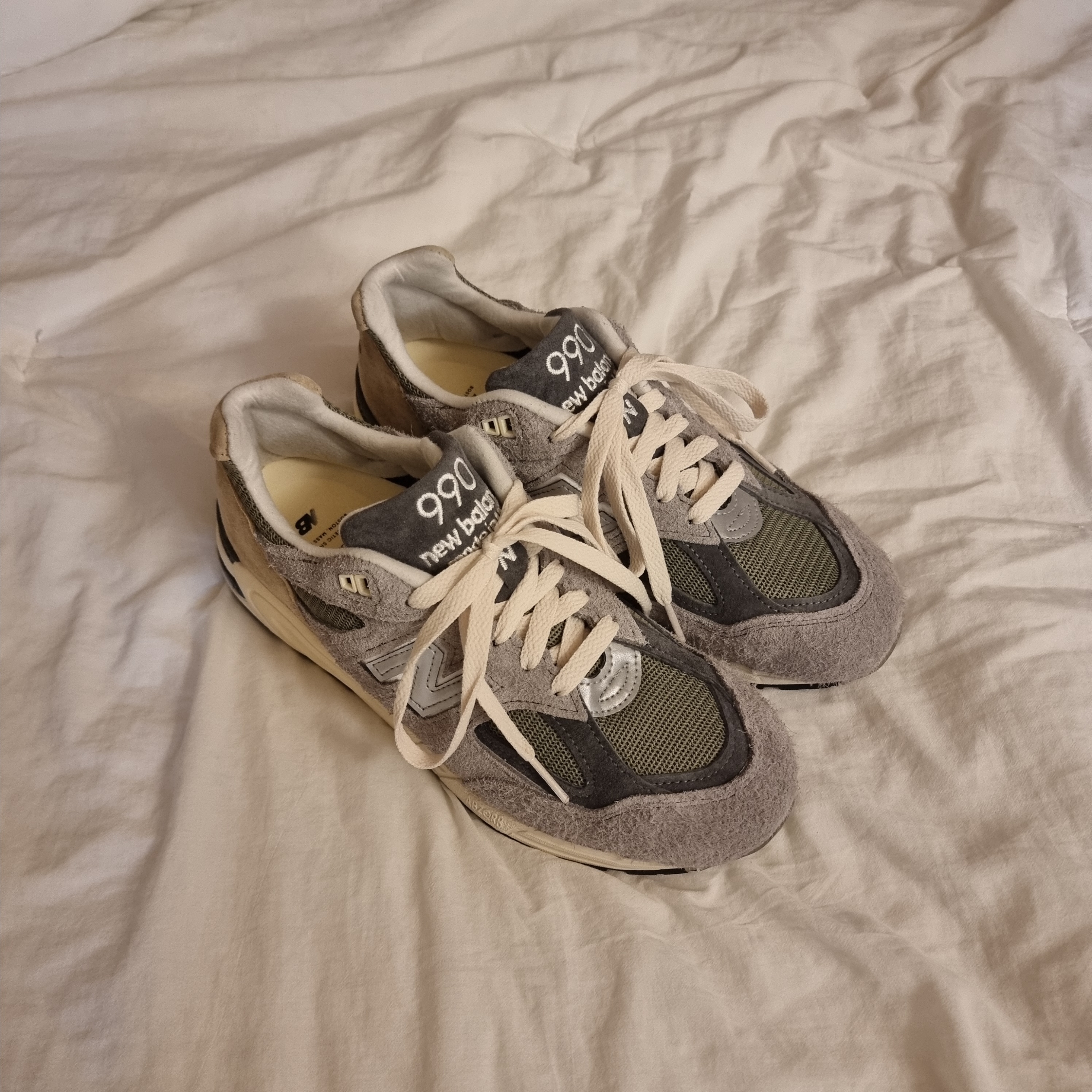 New Balance 990v2 Made in USA Marblehead Incense 착용 스타일