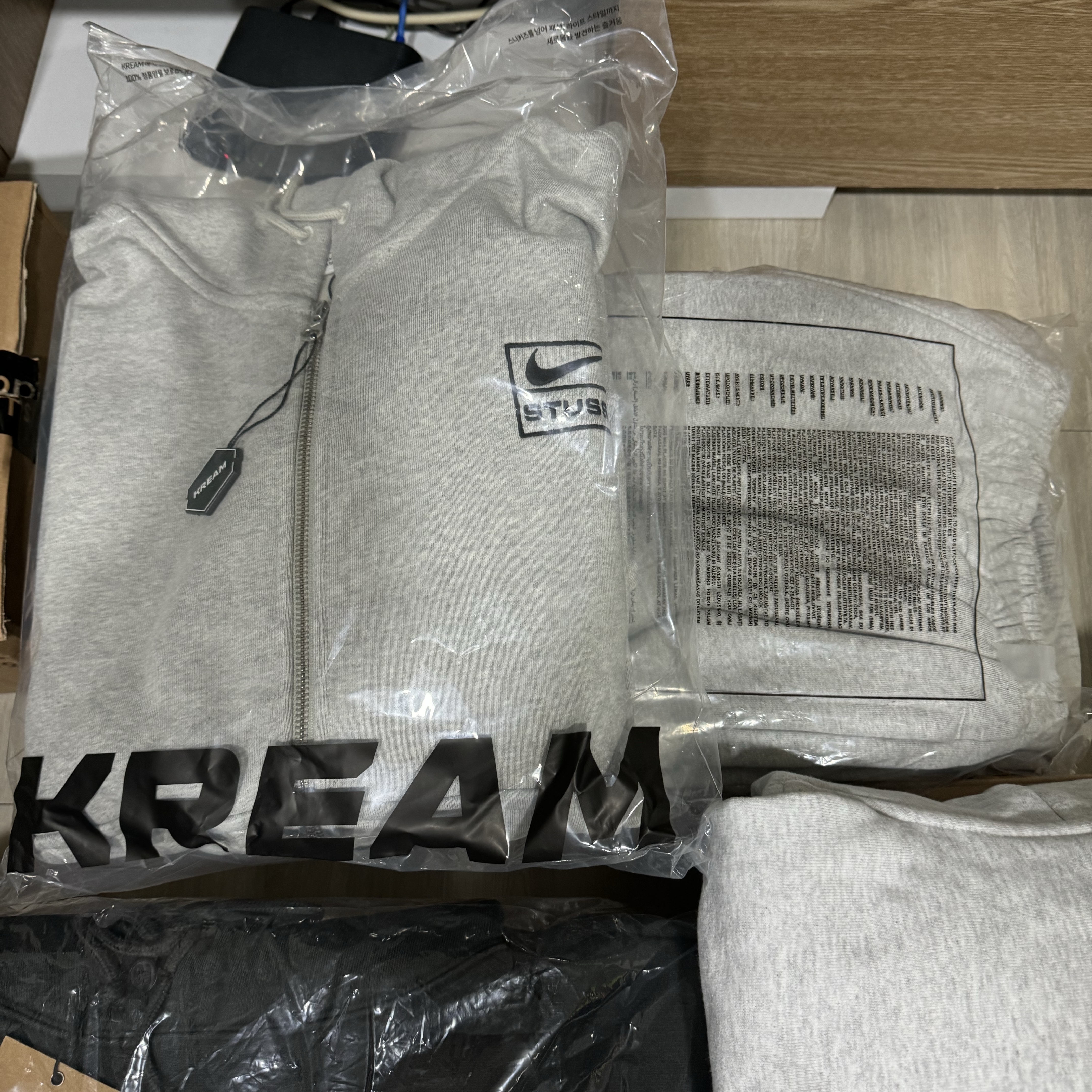 Stone Island 12011 Overshirt Black - 24SS, Wooyoungmi Back Logo Long Sleeve T-Shirt White - 24SS 착용 스타일 - 1