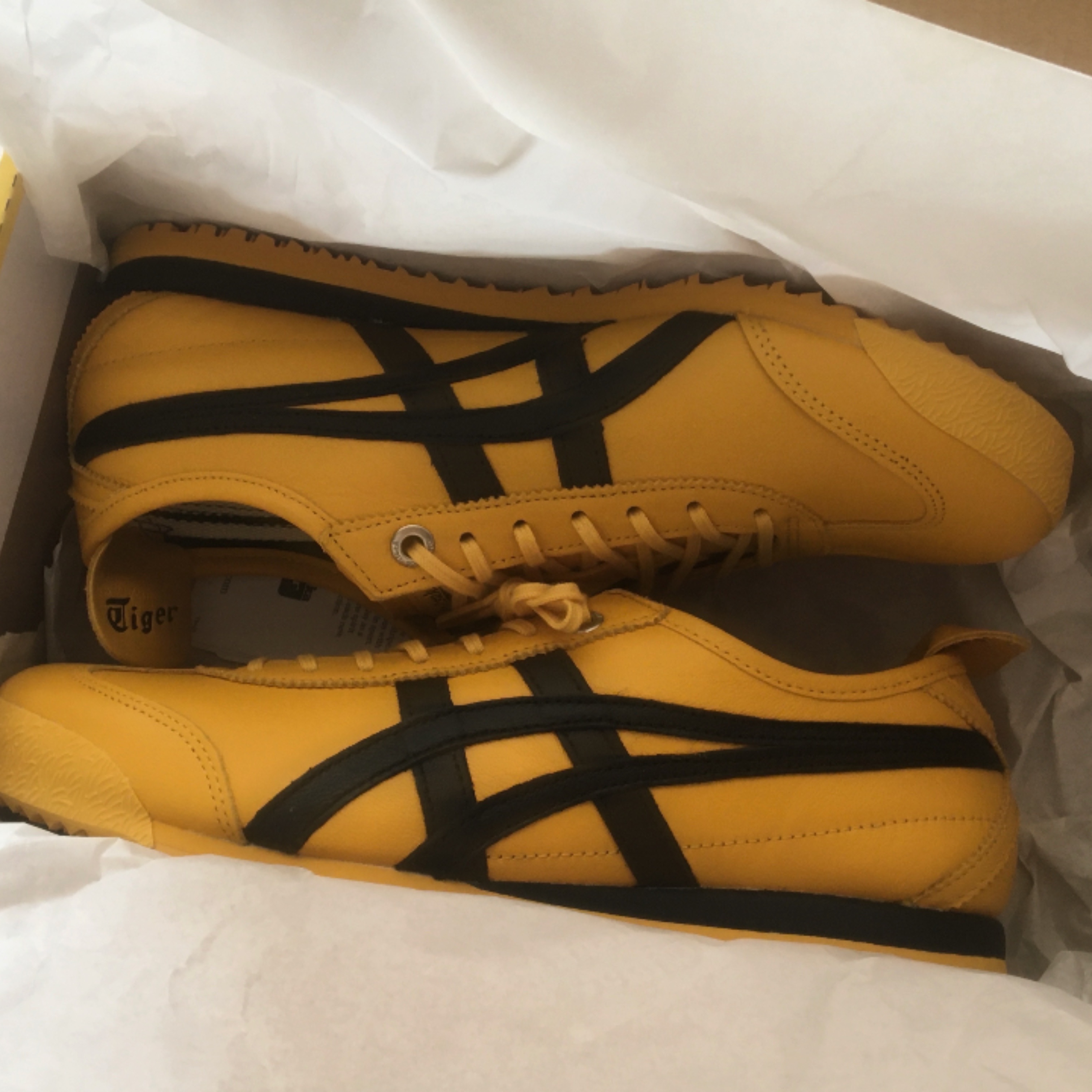 Onitsuka Tiger Mexico 66 SD Yellow Black 착용 스타일 - 2